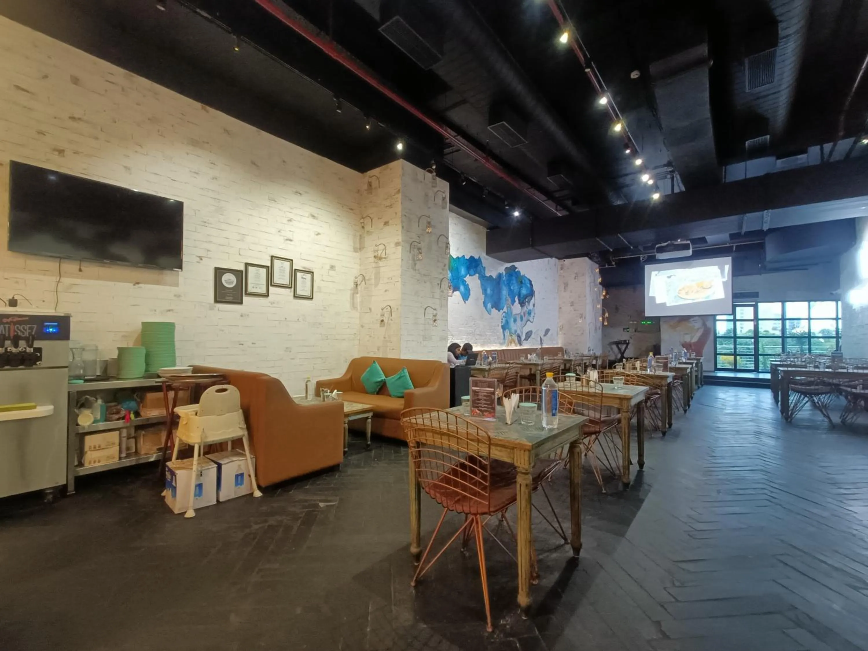 Restaurant/places to eat in Boulevard by Design Hotel Chennai