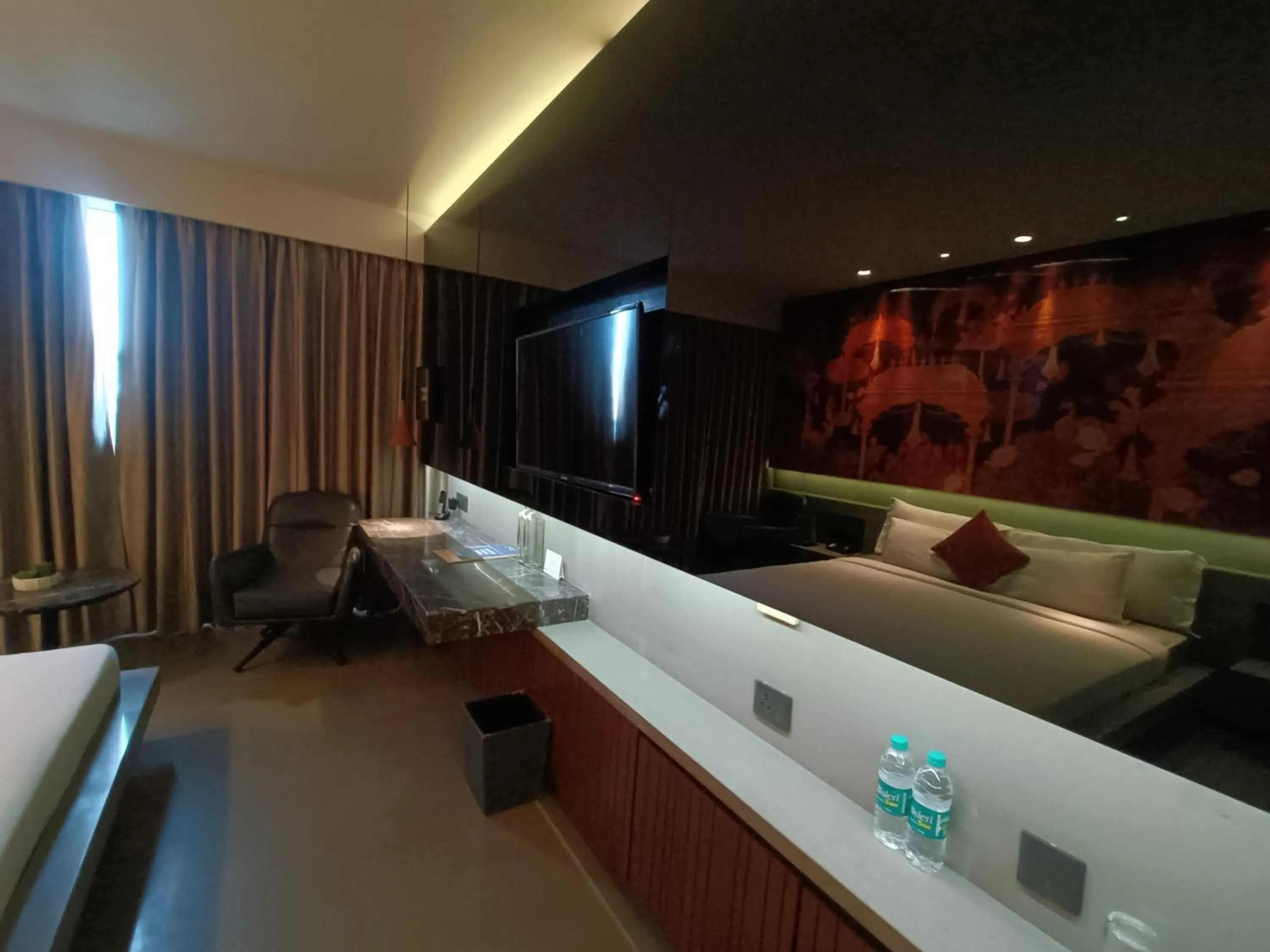 TV and multimedia in Boulevard by Design Hotel Chennai