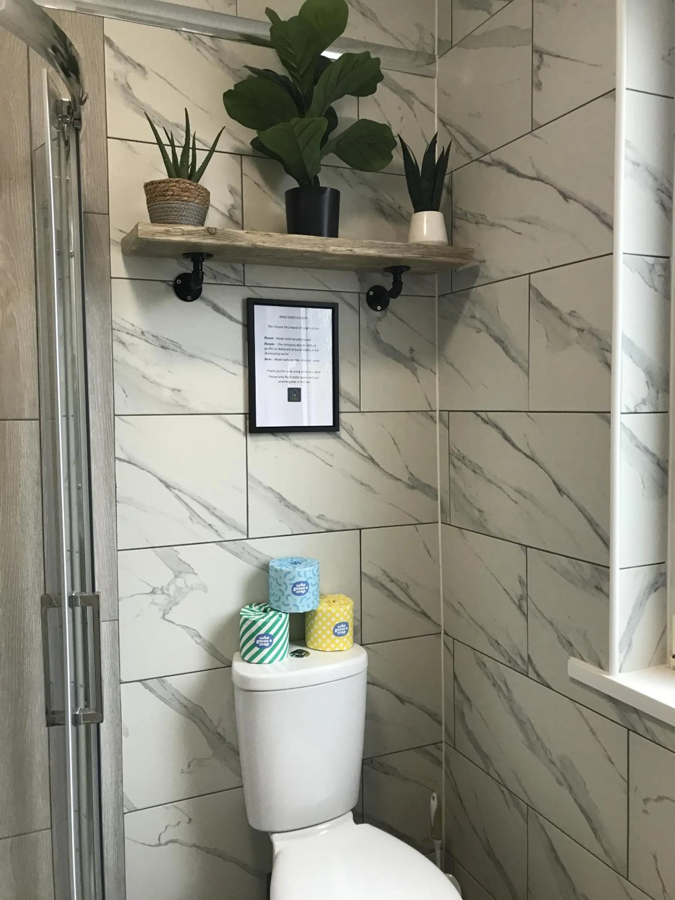 Bathroom in Bright Spacious 3-bed with office & patio, Preston
