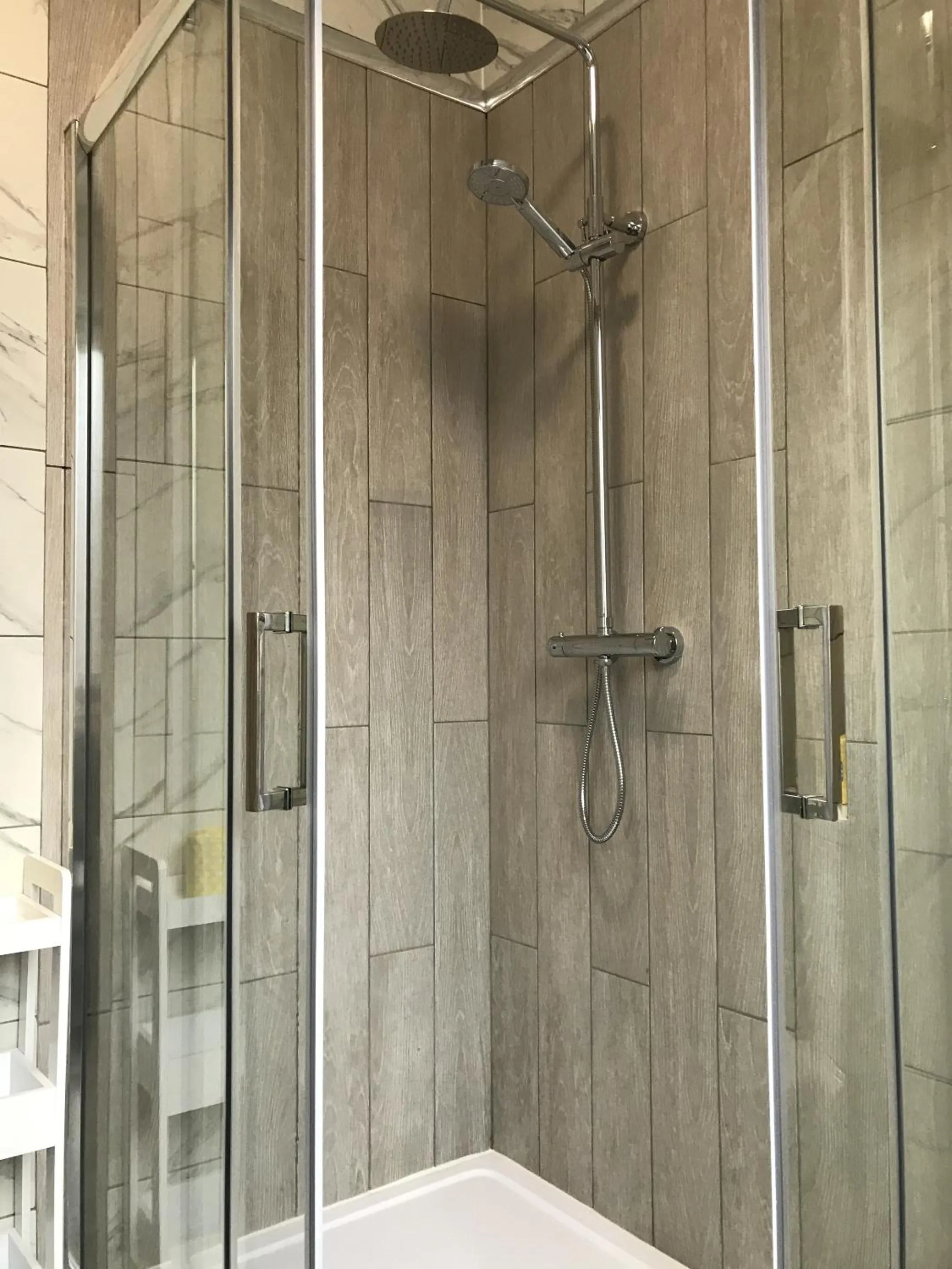 Bathroom in Bright Spacious 3-bed with office & patio, Preston