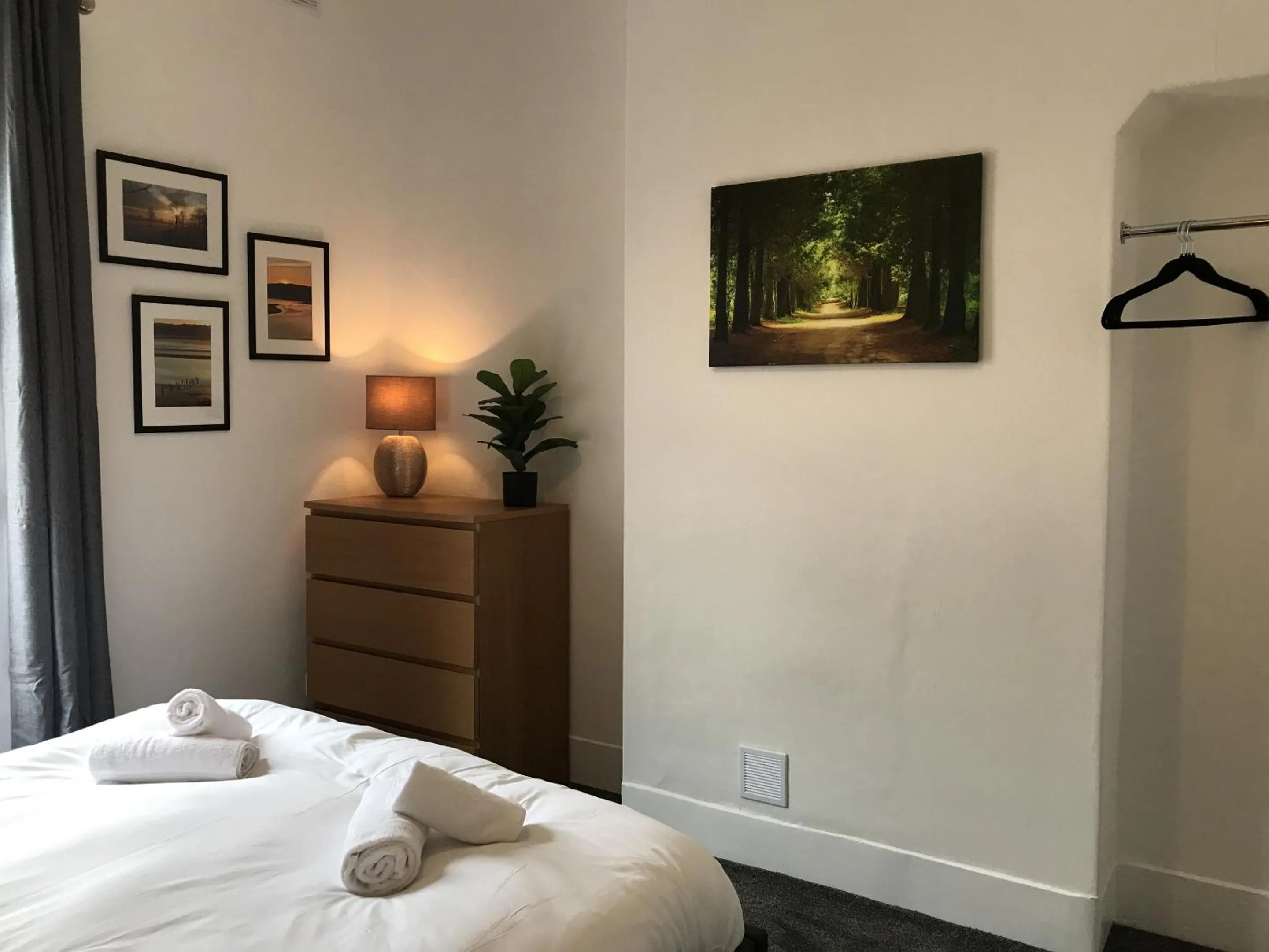 Bedroom in Bright Spacious 3-bed with office & patio, Preston
