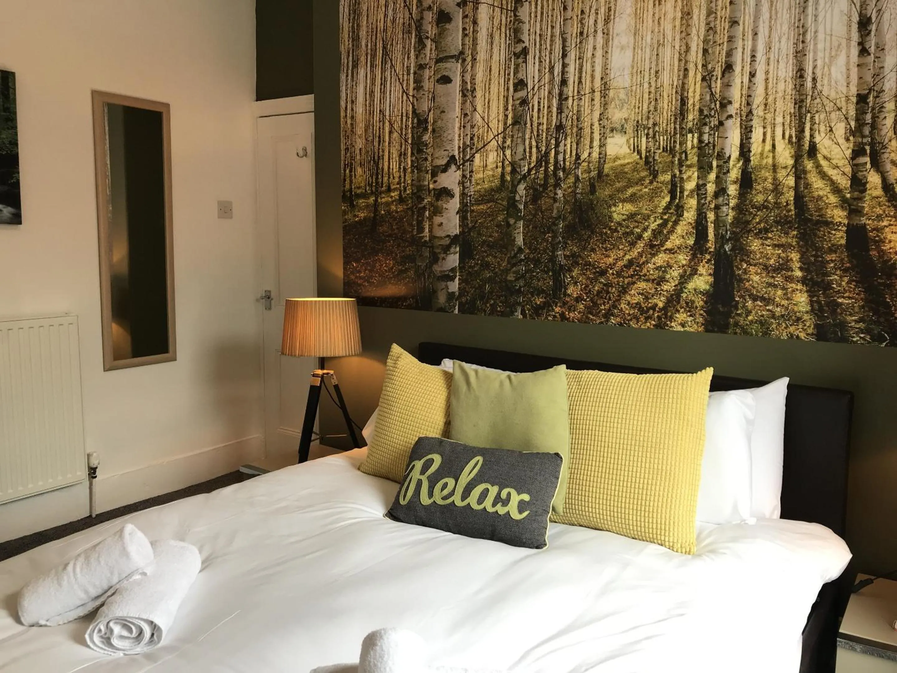 Bedroom in Bright Spacious 3-bed with office & patio, Preston