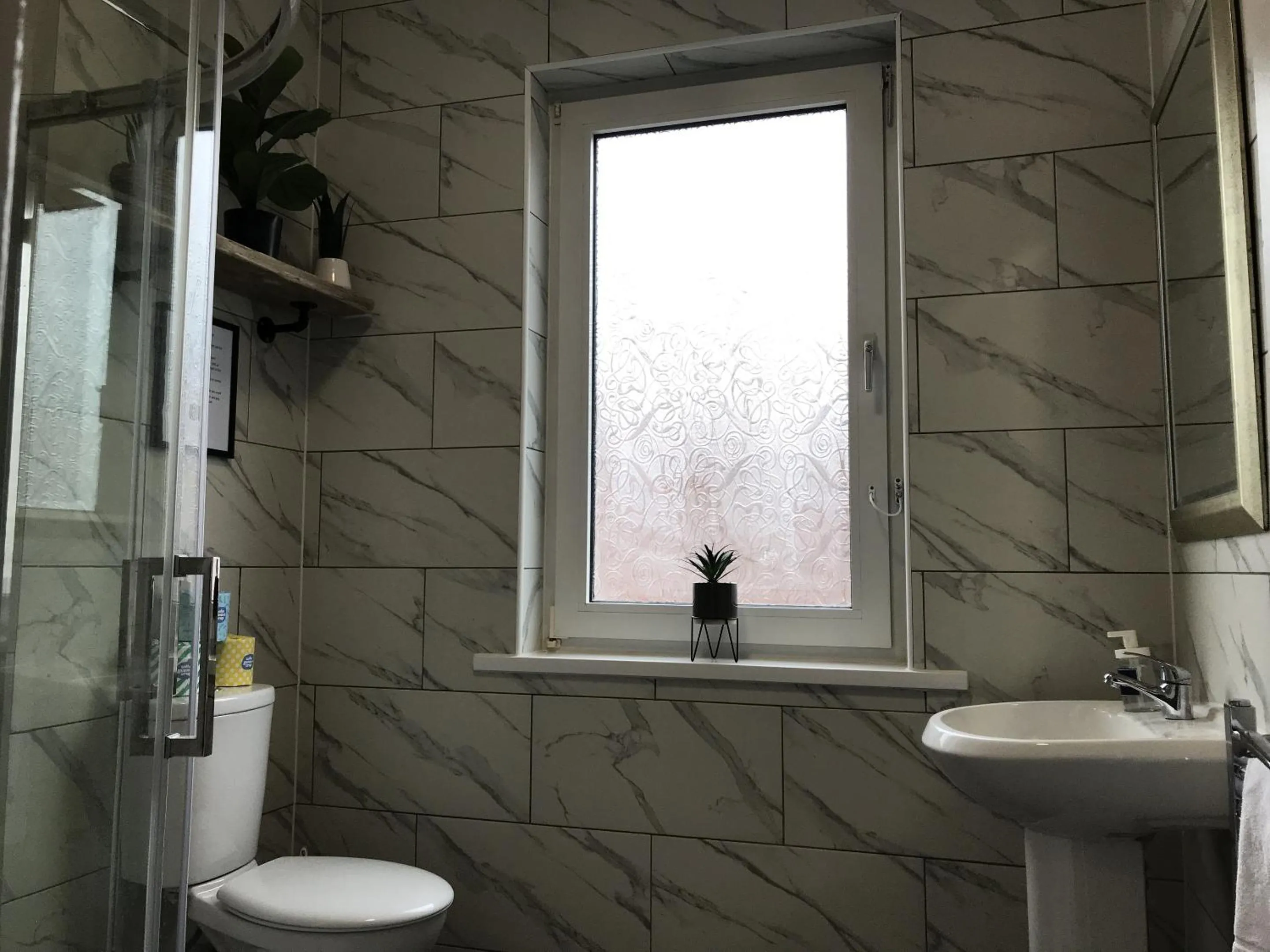 Bathroom in Bright Spacious 3-bed with office & patio, Preston