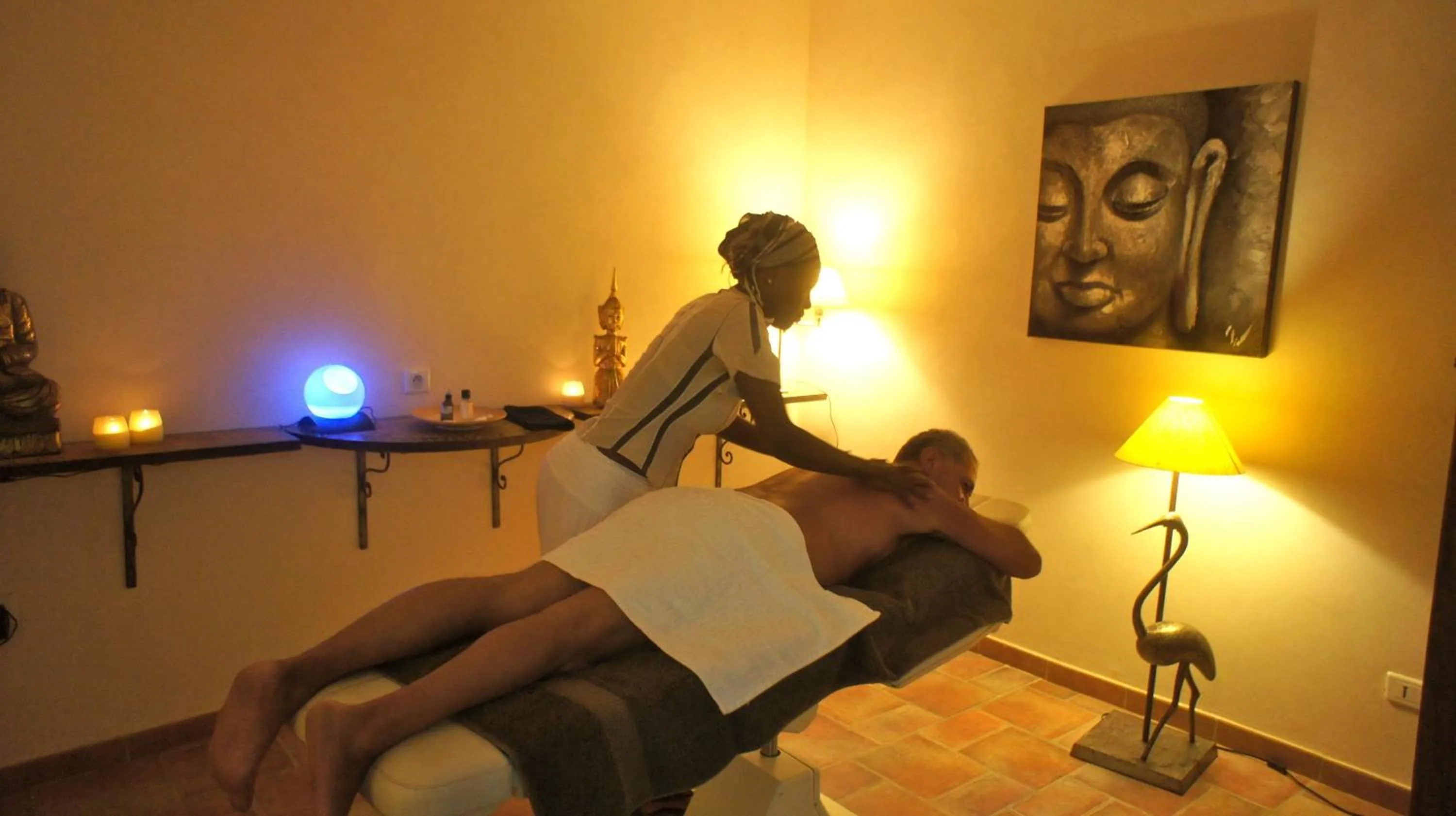 Massage in HOTEL Le Clos Des Papillons