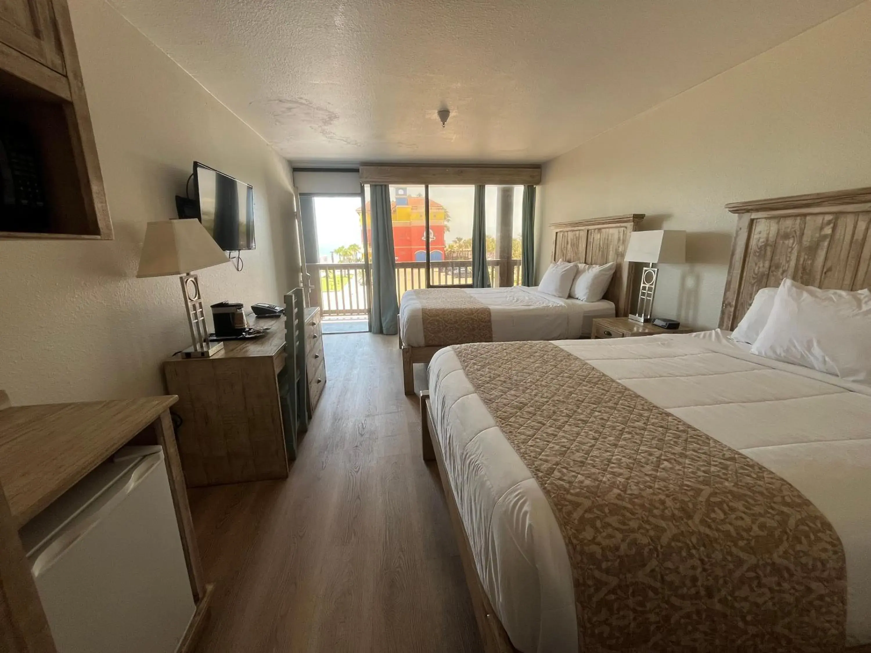 Queen Room with Ocean View in Hotel DeVille Queen Room with Ocean View in Hotel DeVille