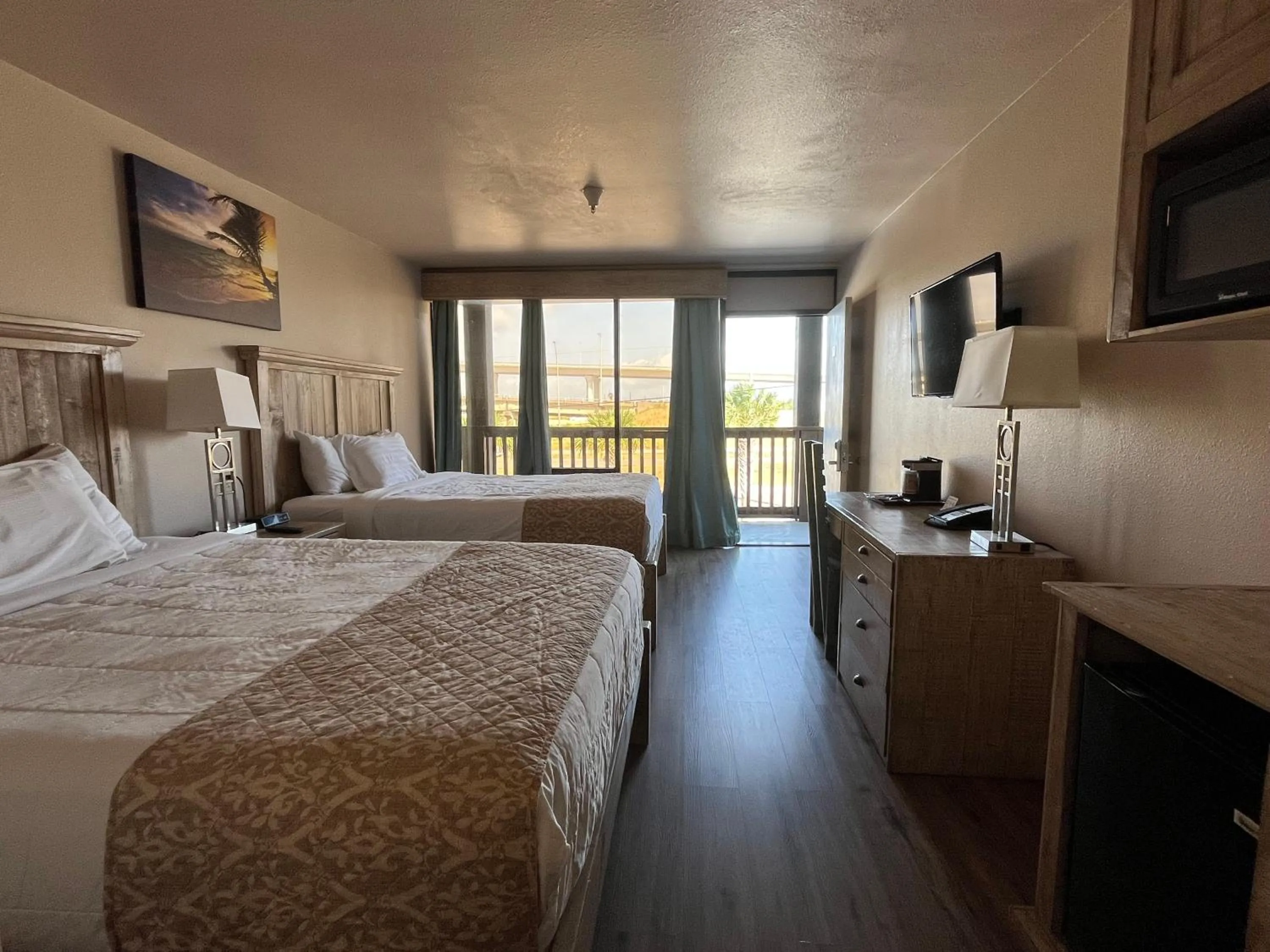 Photo of the whole room, Bed in Hotel DeVille