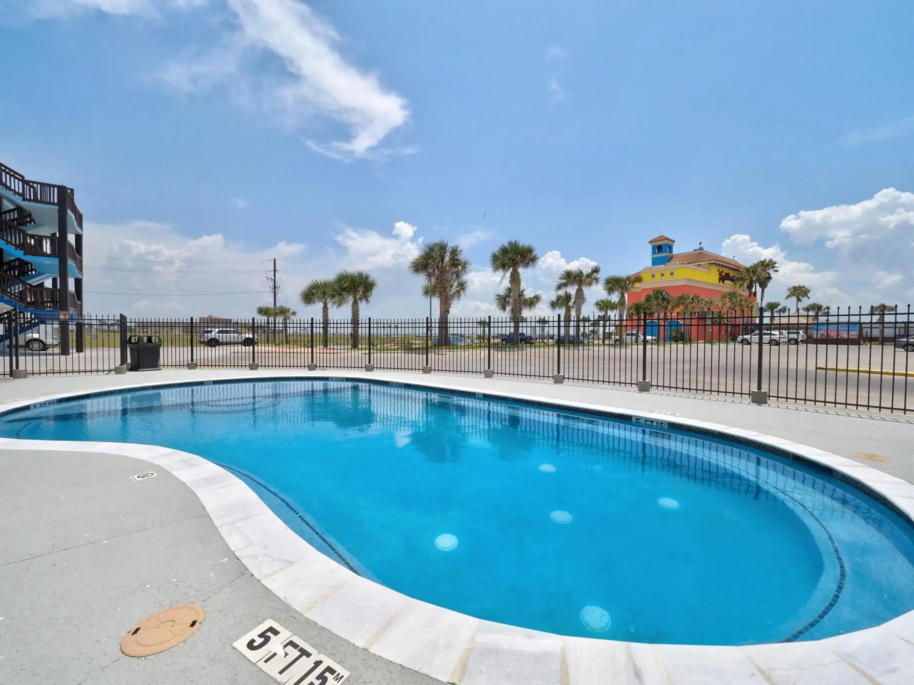 Swimming pool in Hotel DeVille Swimming pool in Hotel DeVille