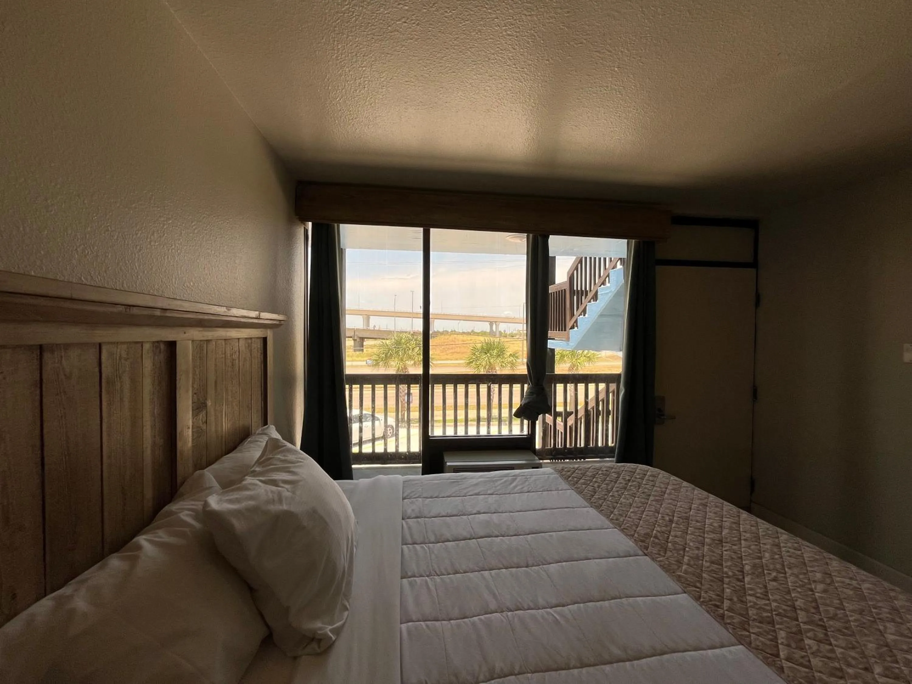 View (from property/room), Bed in Hotel DeVille