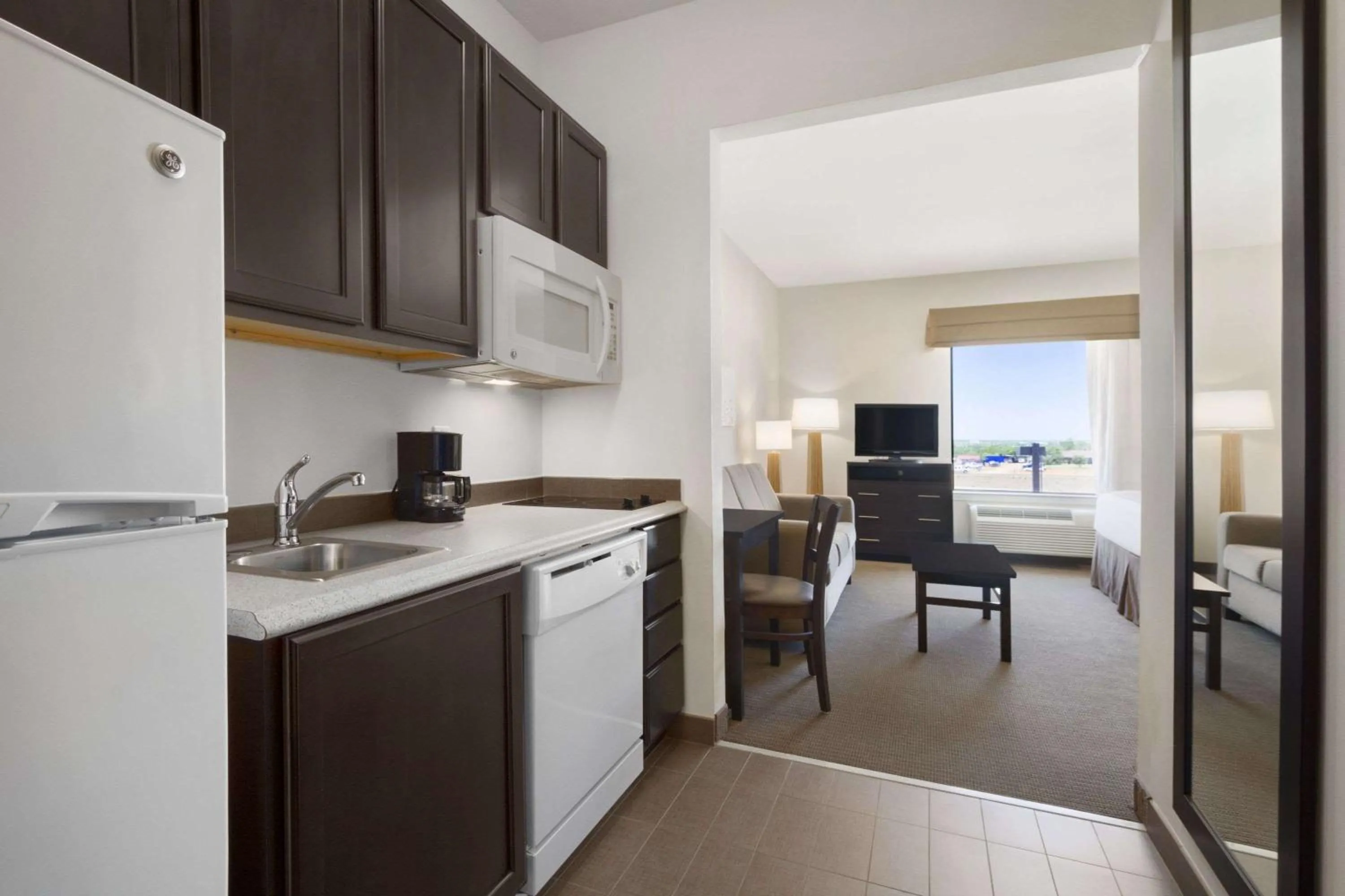 Photo of the whole room, Kitchen/Kitchenette in Baymont by Wyndham Cotulla