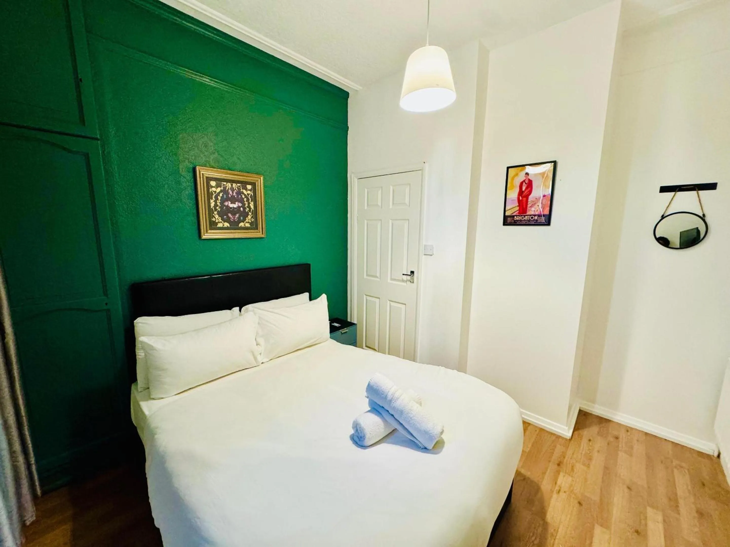 Bedroom, Bed in Number 19 Brighton