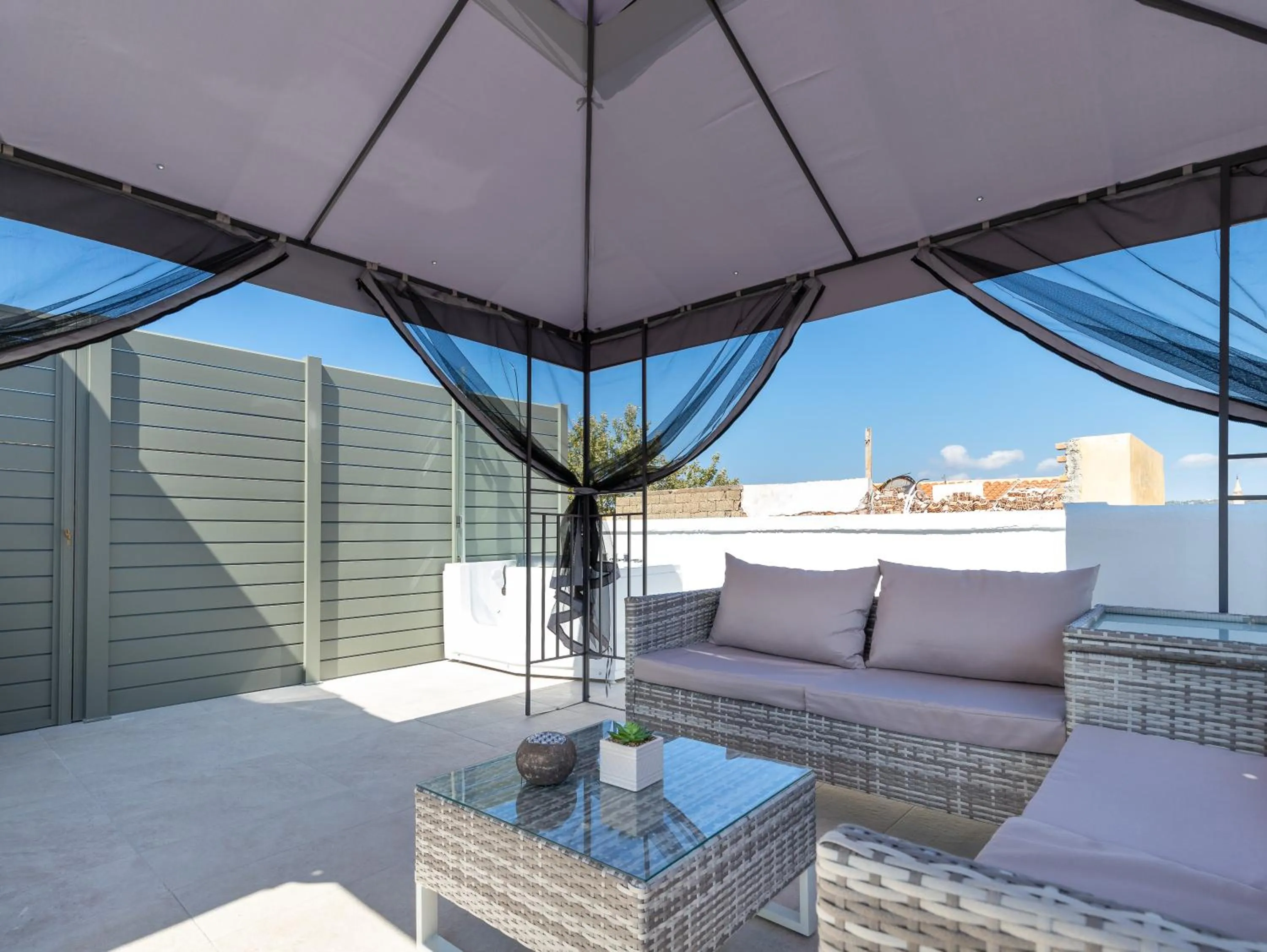 Balcony/Terrace in Metropolitan Pearl Boutique Hotel