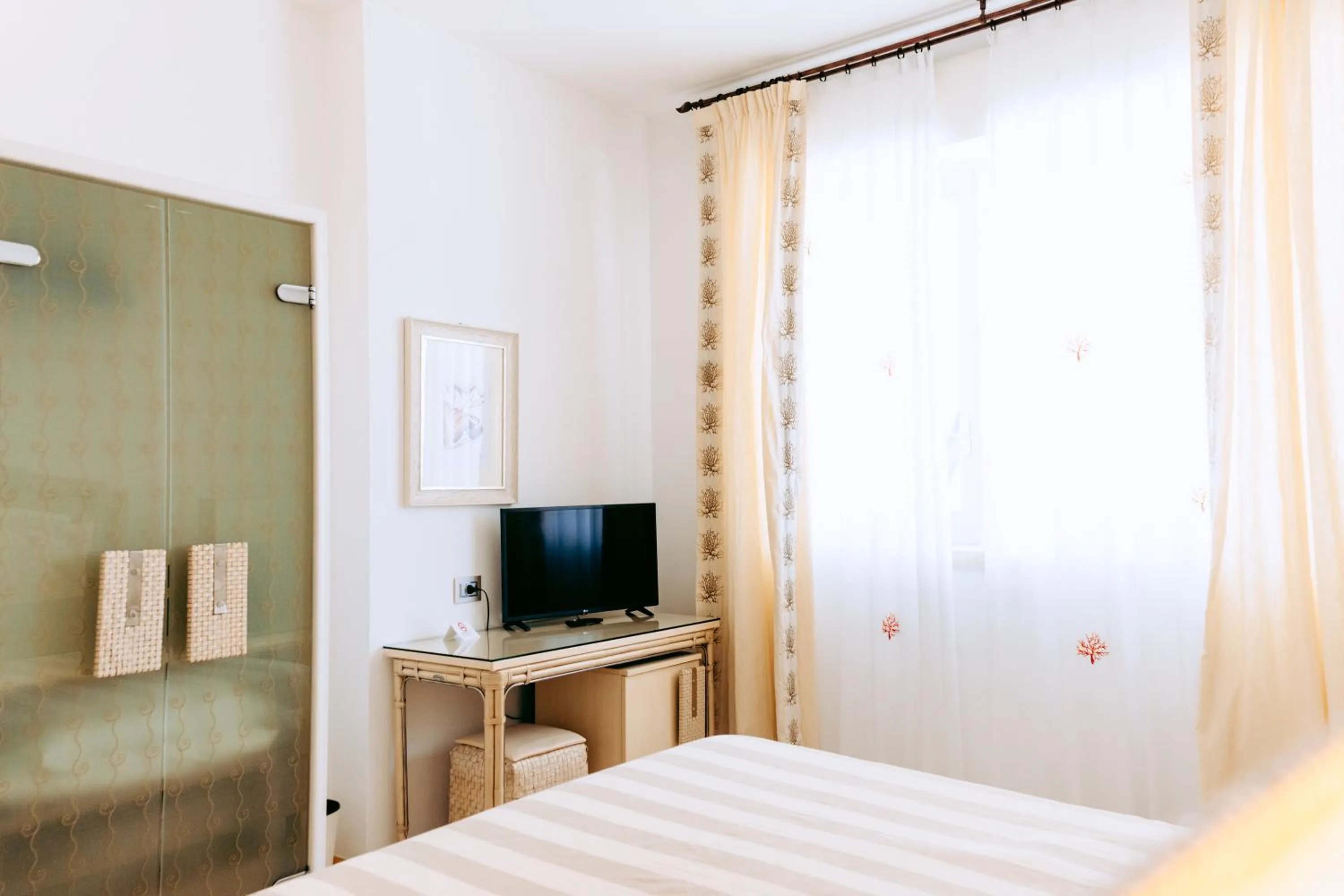 TV and multimedia, Bed in Relais Valle Dell'Idro