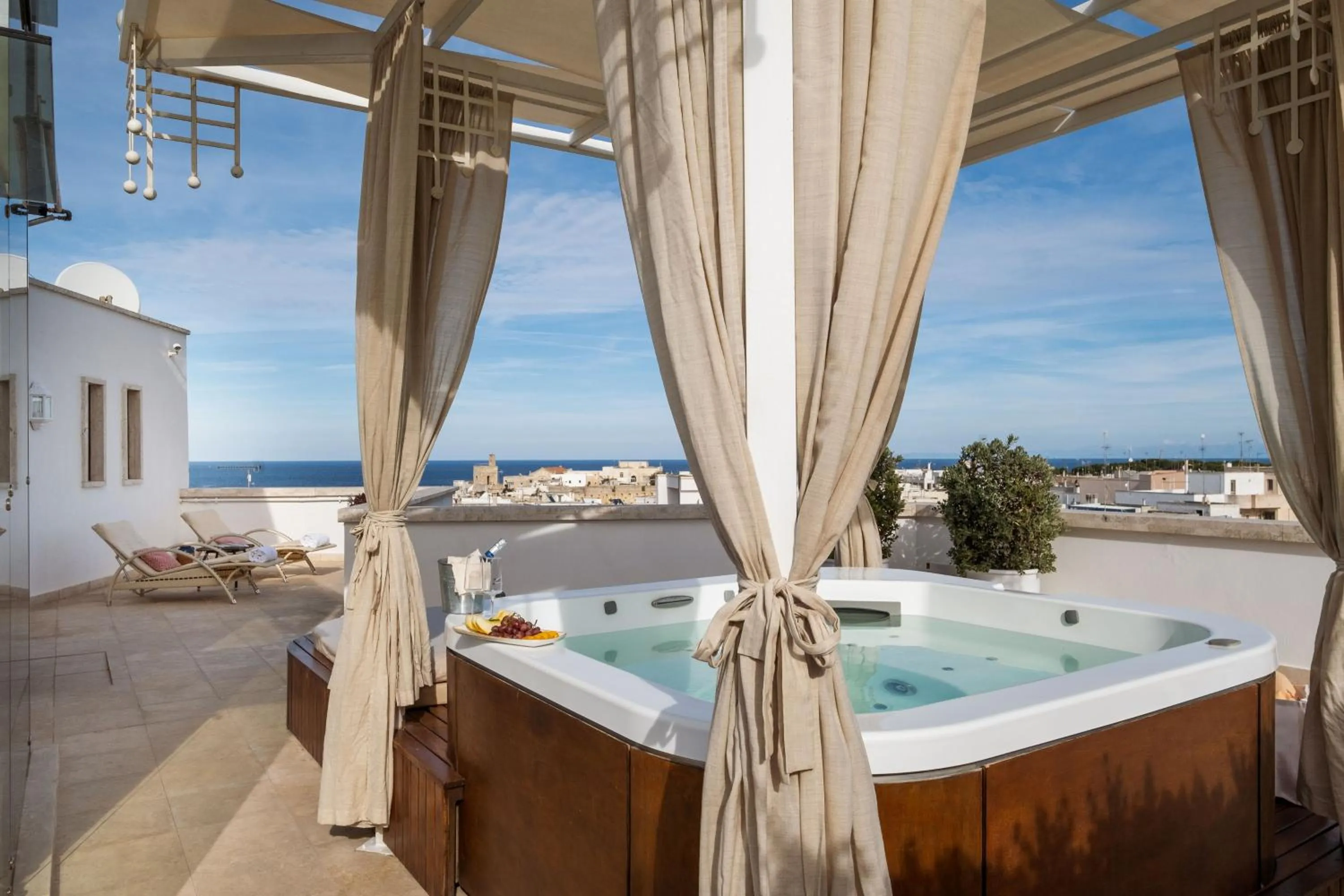 Hot Tub in Relais Valle Dell'Idro