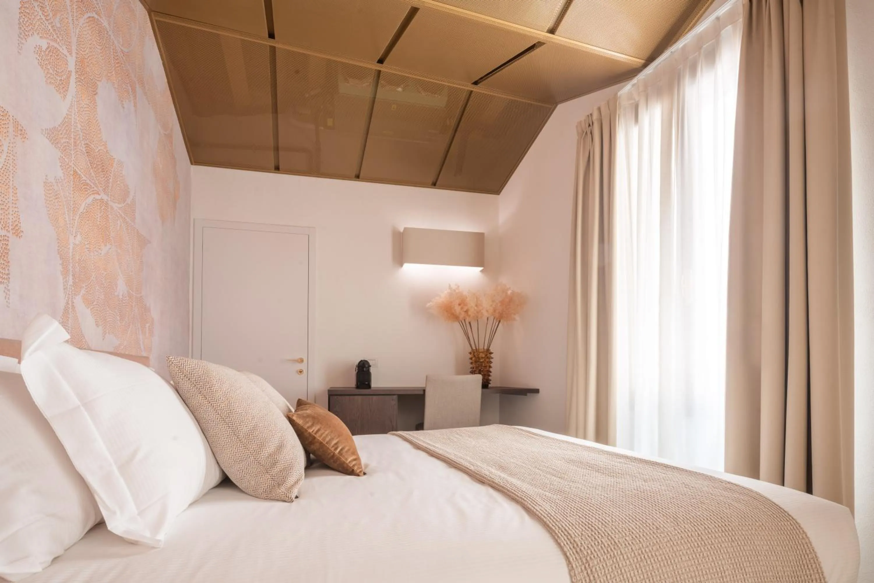 Bedroom, Bed in Ninfea Luxury Suites