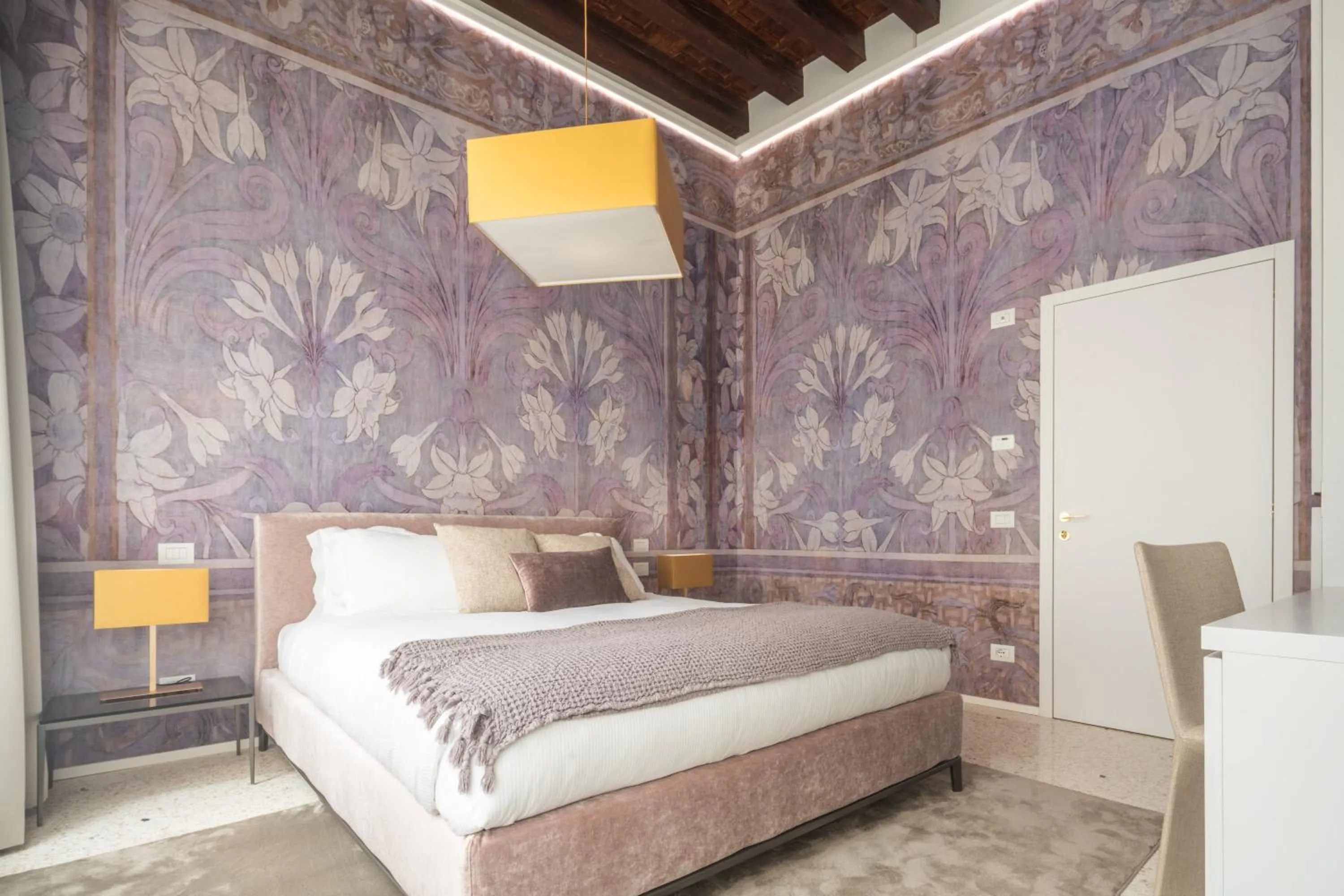 Bed in Ninfea Luxury Suites