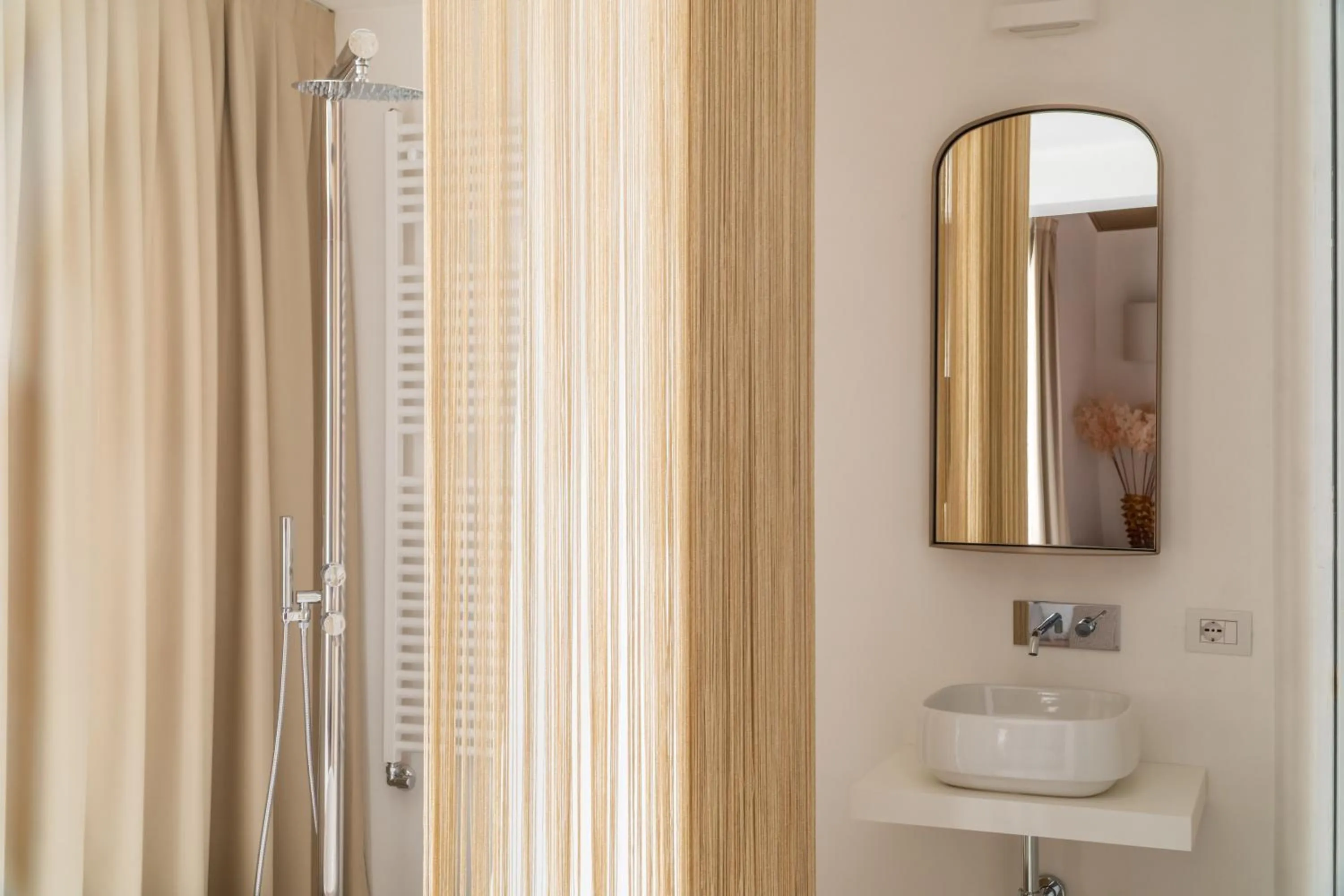 Shower in Ninfea Luxury Suites