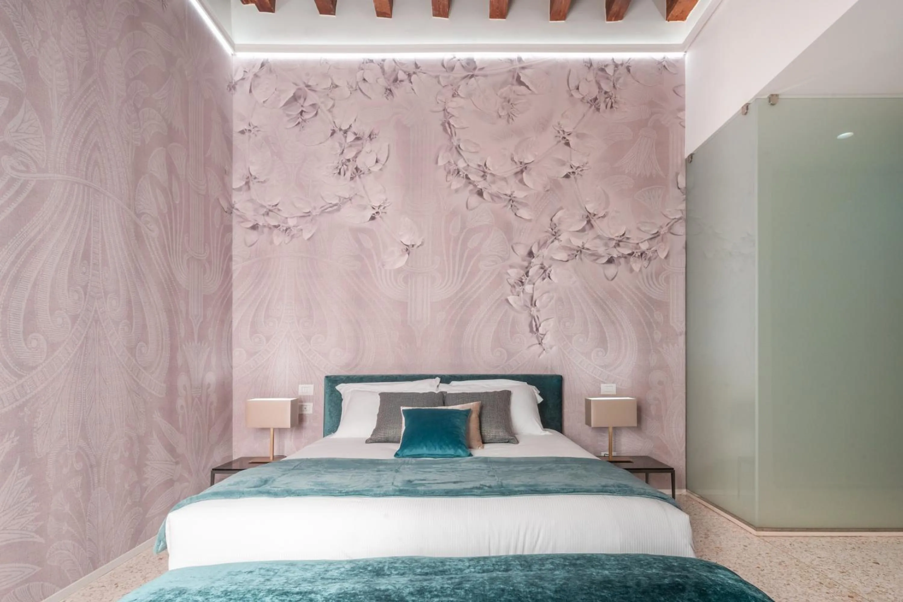 Bedroom, Bed in Ninfea Luxury Suites