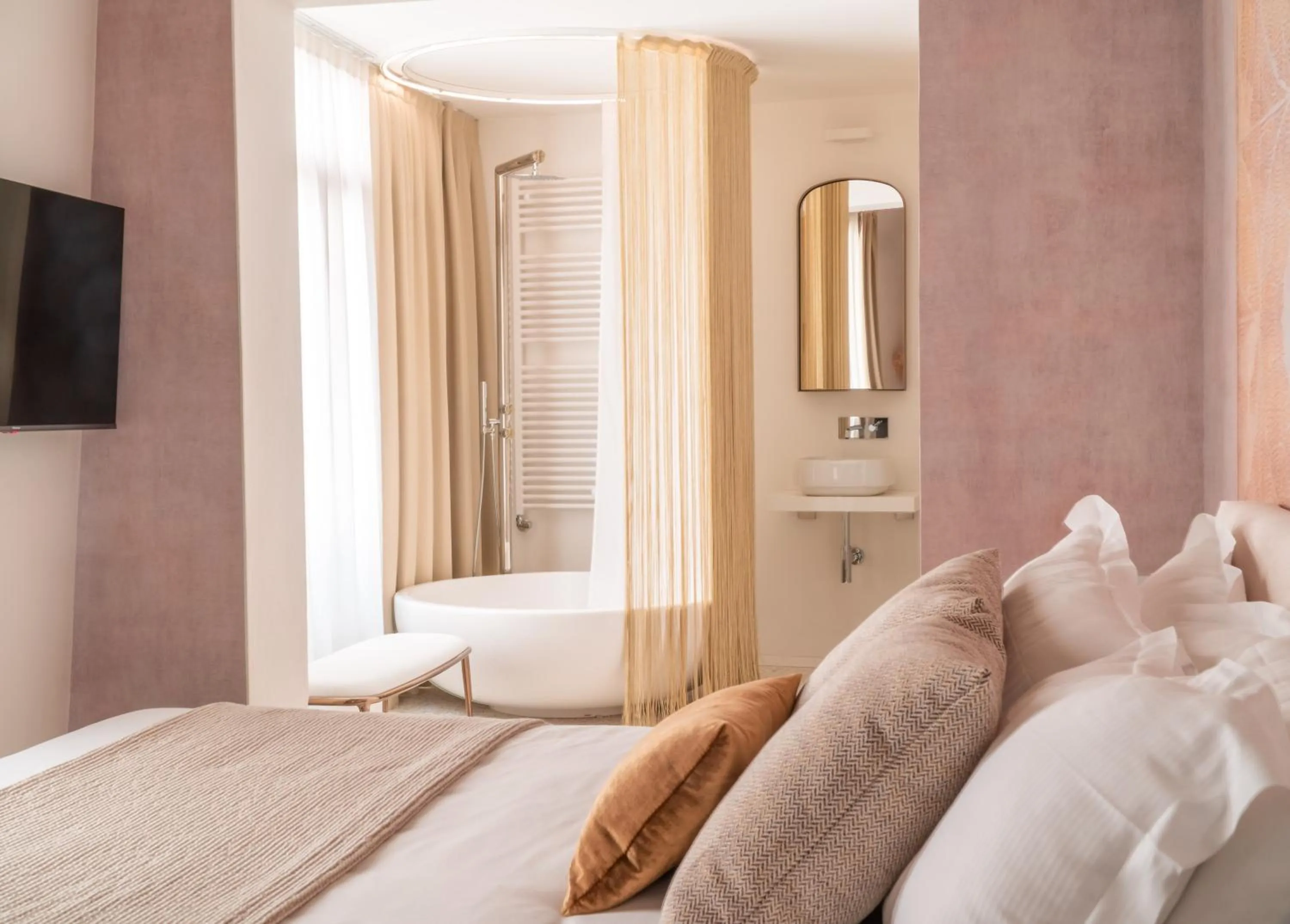 Bedroom, Bed in Ninfea Luxury Suites