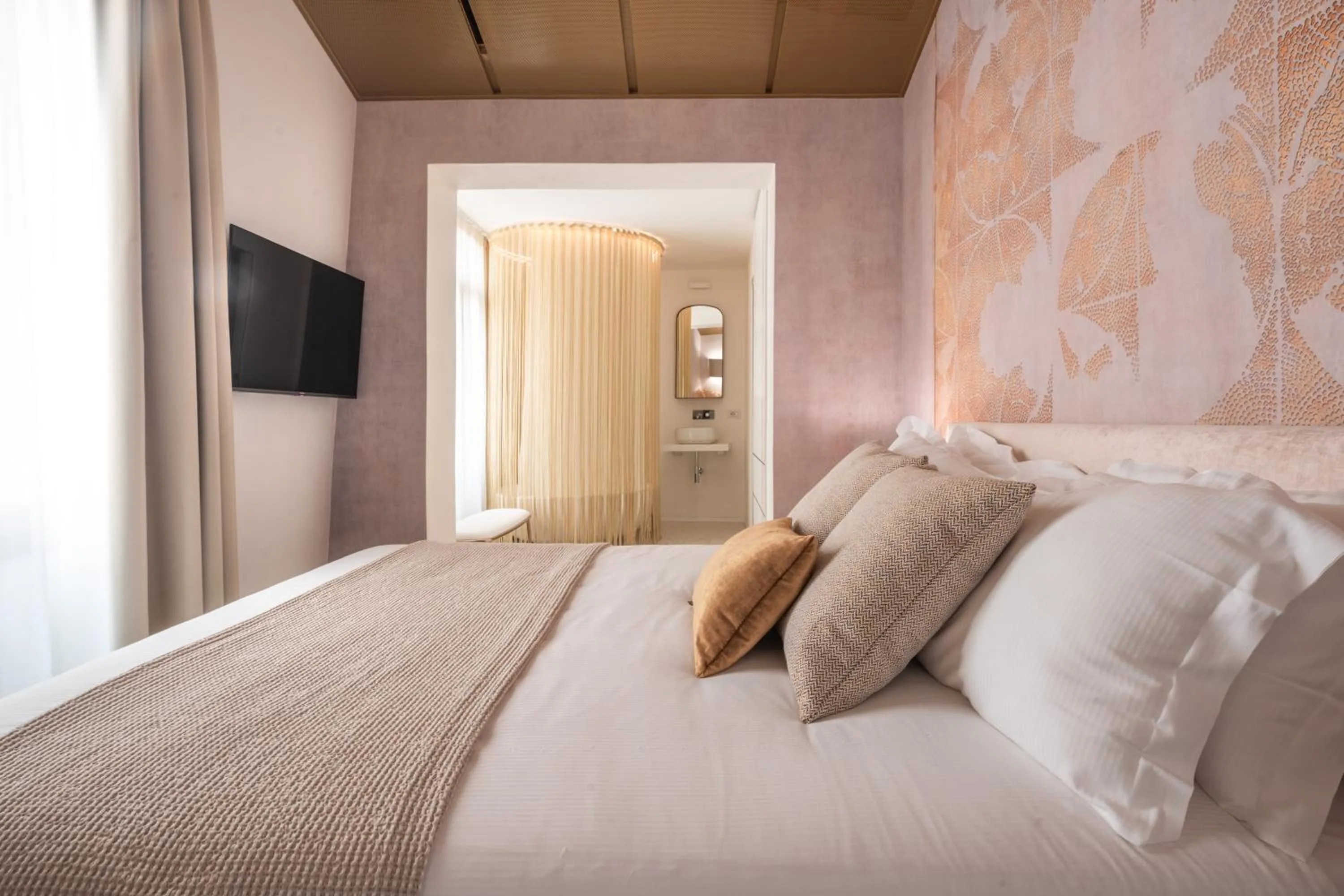 Bedroom, Bed in Ninfea Luxury Suites