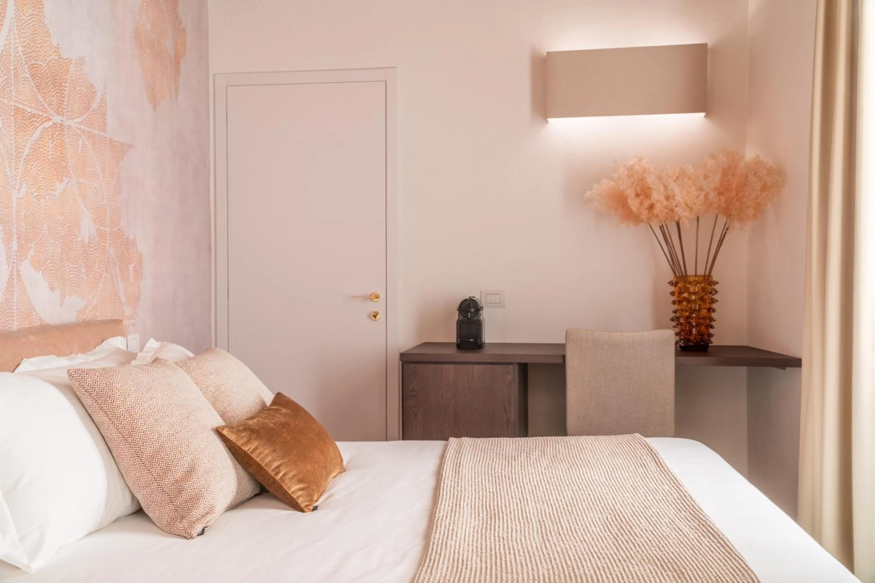 Bedroom, Bed in Ninfea Luxury Suites