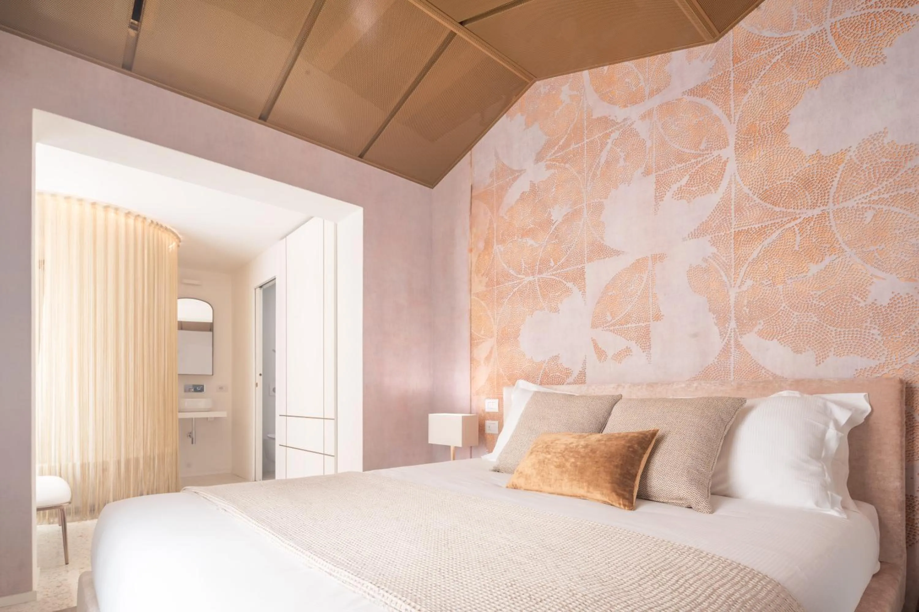 Photo of the whole room, Bed in Ninfea Luxury Suites