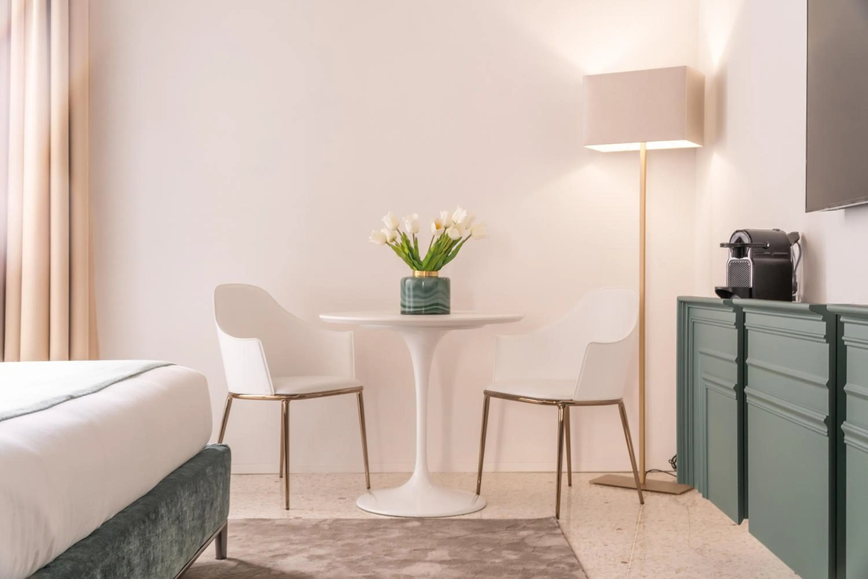 Seating area, Bed in Ninfea Luxury Suites