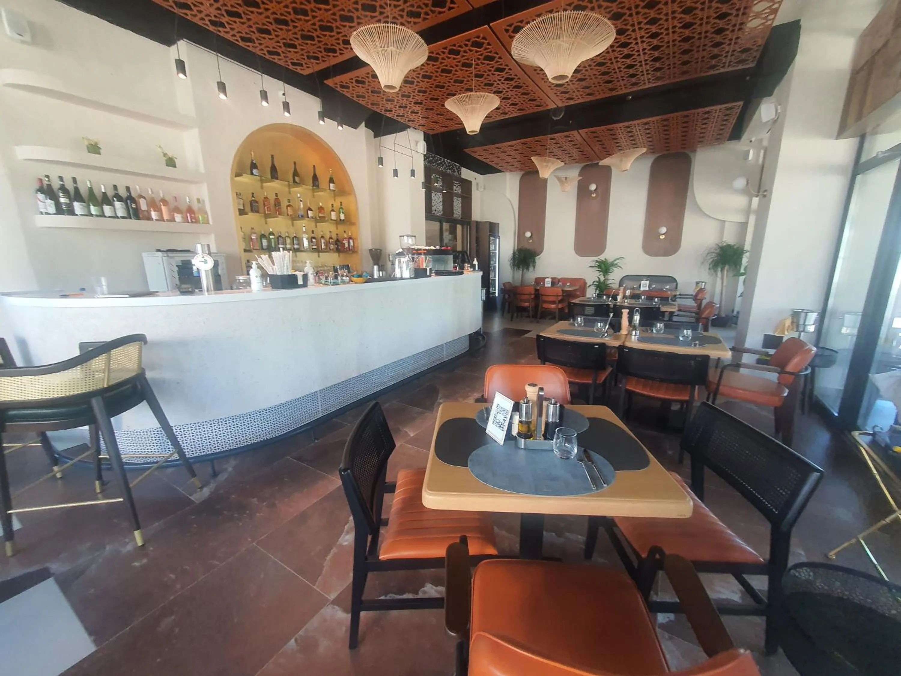 Restaurant/places to eat in Grey Residence Apartments