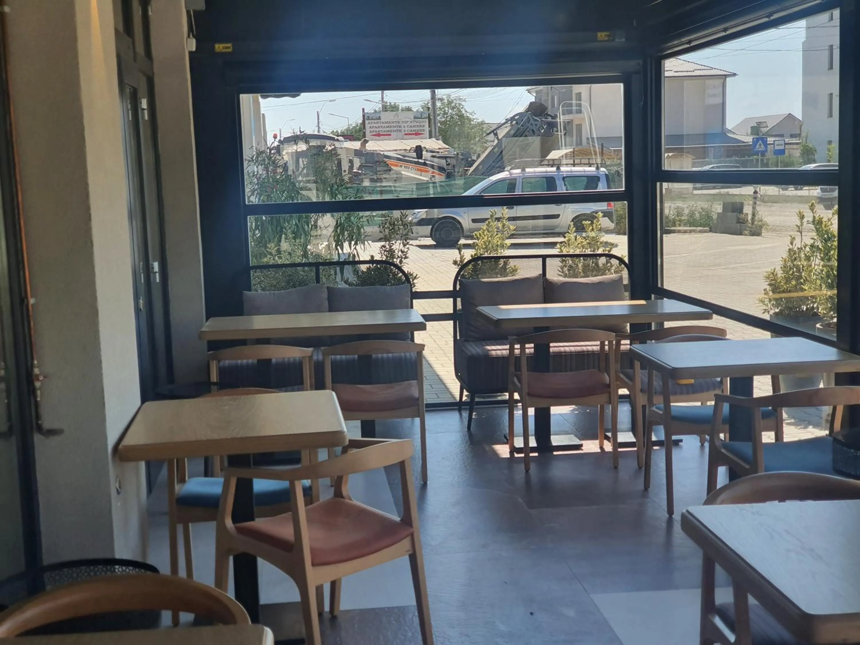 Restaurant/places to eat in Grey Residence Apartments