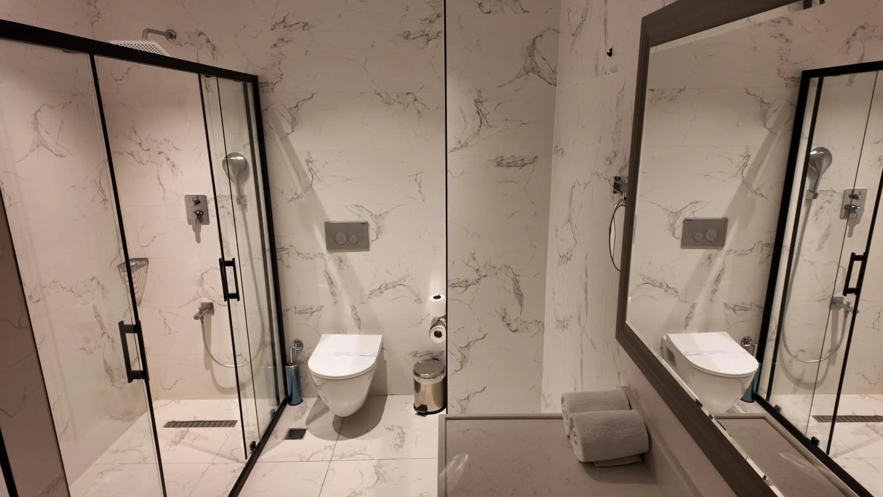 Toilet in Lala Grand Hotel