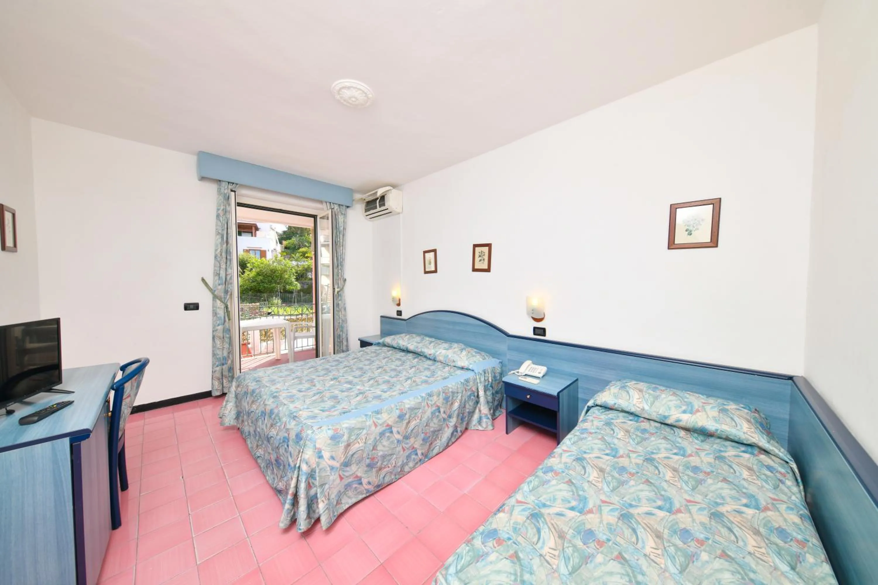 Photo of the whole room in Fortuna Beach - Seaside Hotel