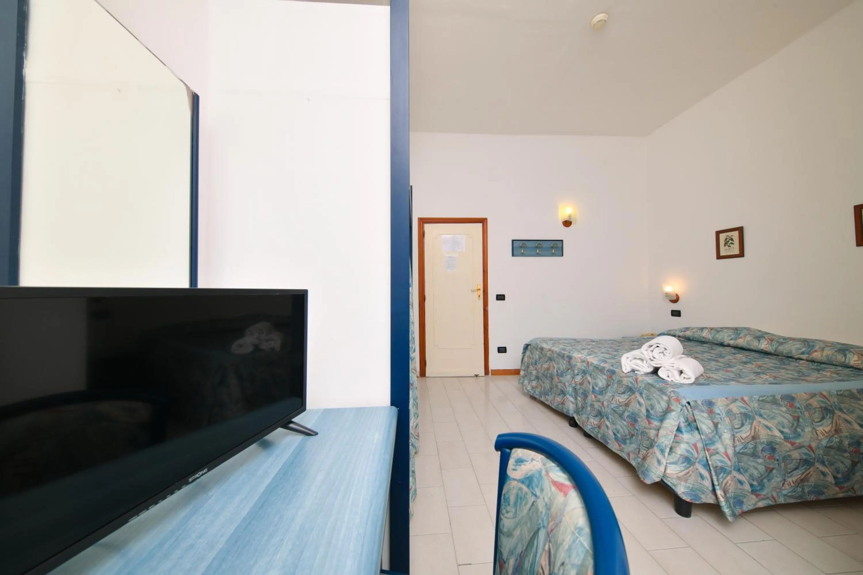 TV and multimedia, TV/Entertainment Center in Fortuna Beach - Seaside Hotel
