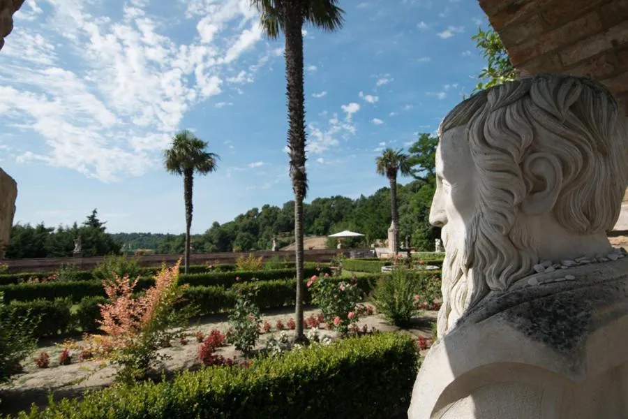 Garden in Villa Cattani Stuart XVII secolo