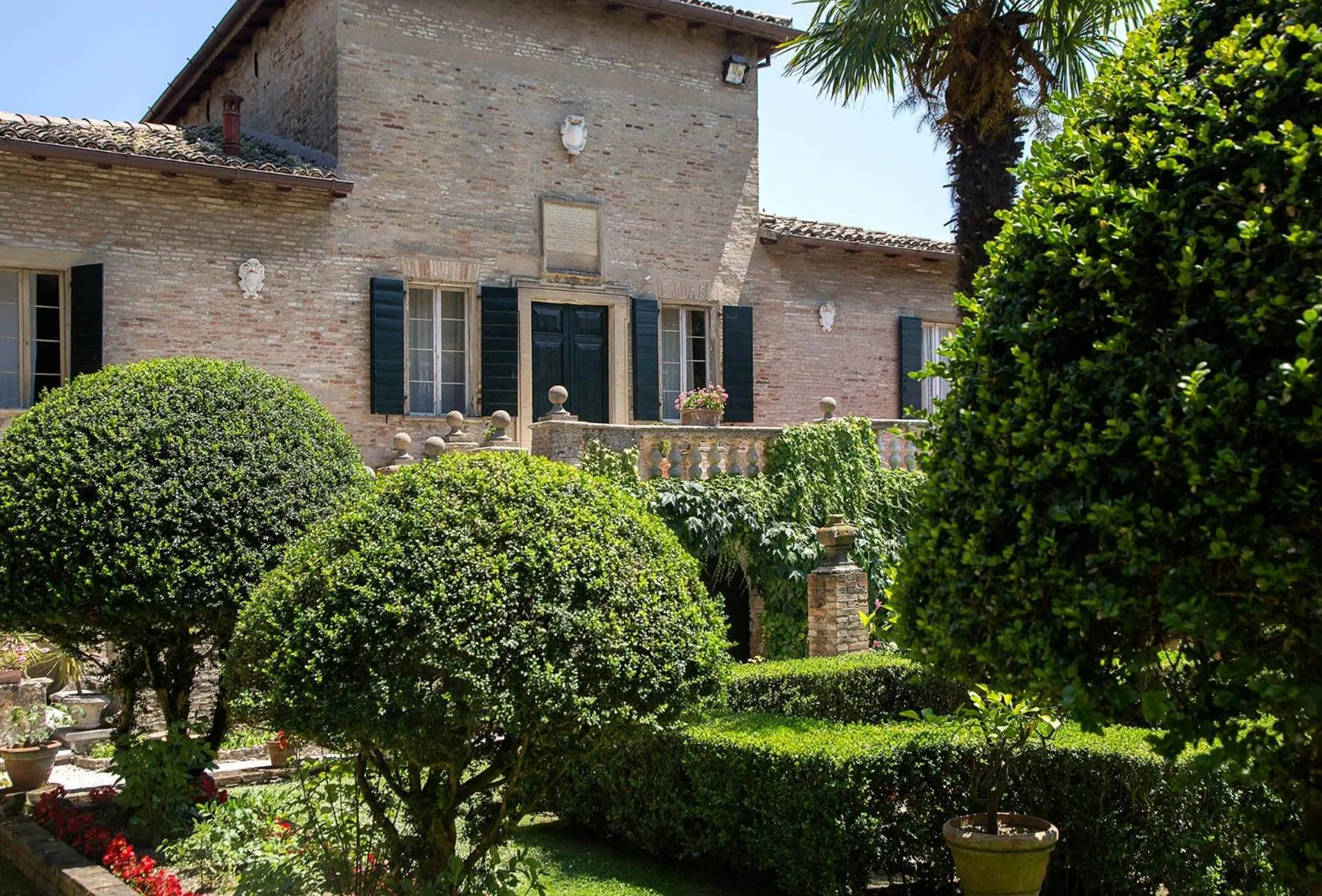 Property building in Villa Cattani Stuart XVII secolo