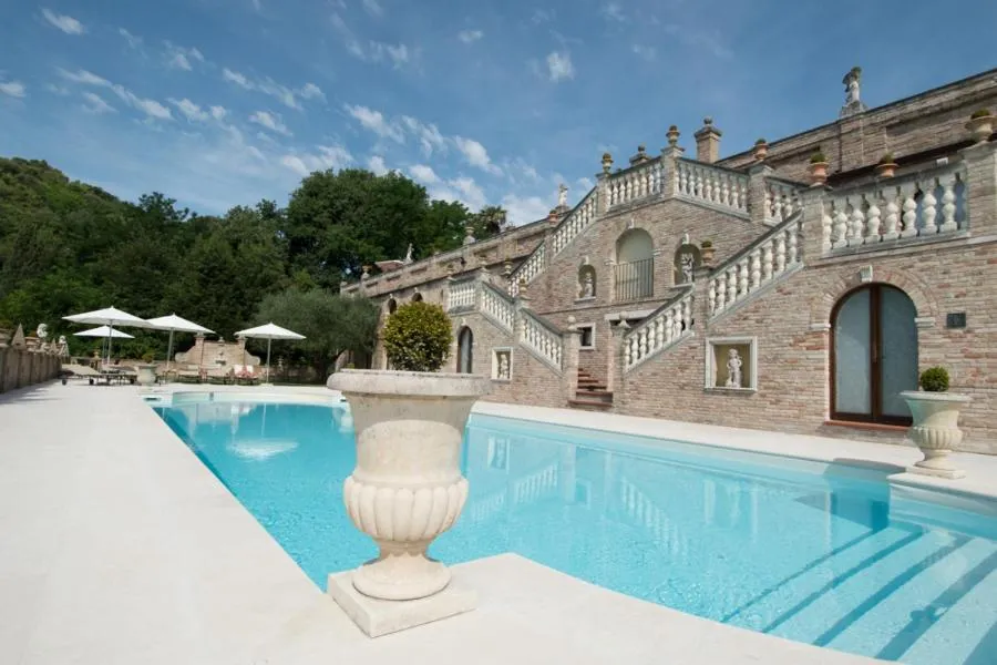 Swimming pool in Villa Cattani Stuart XVII secolo