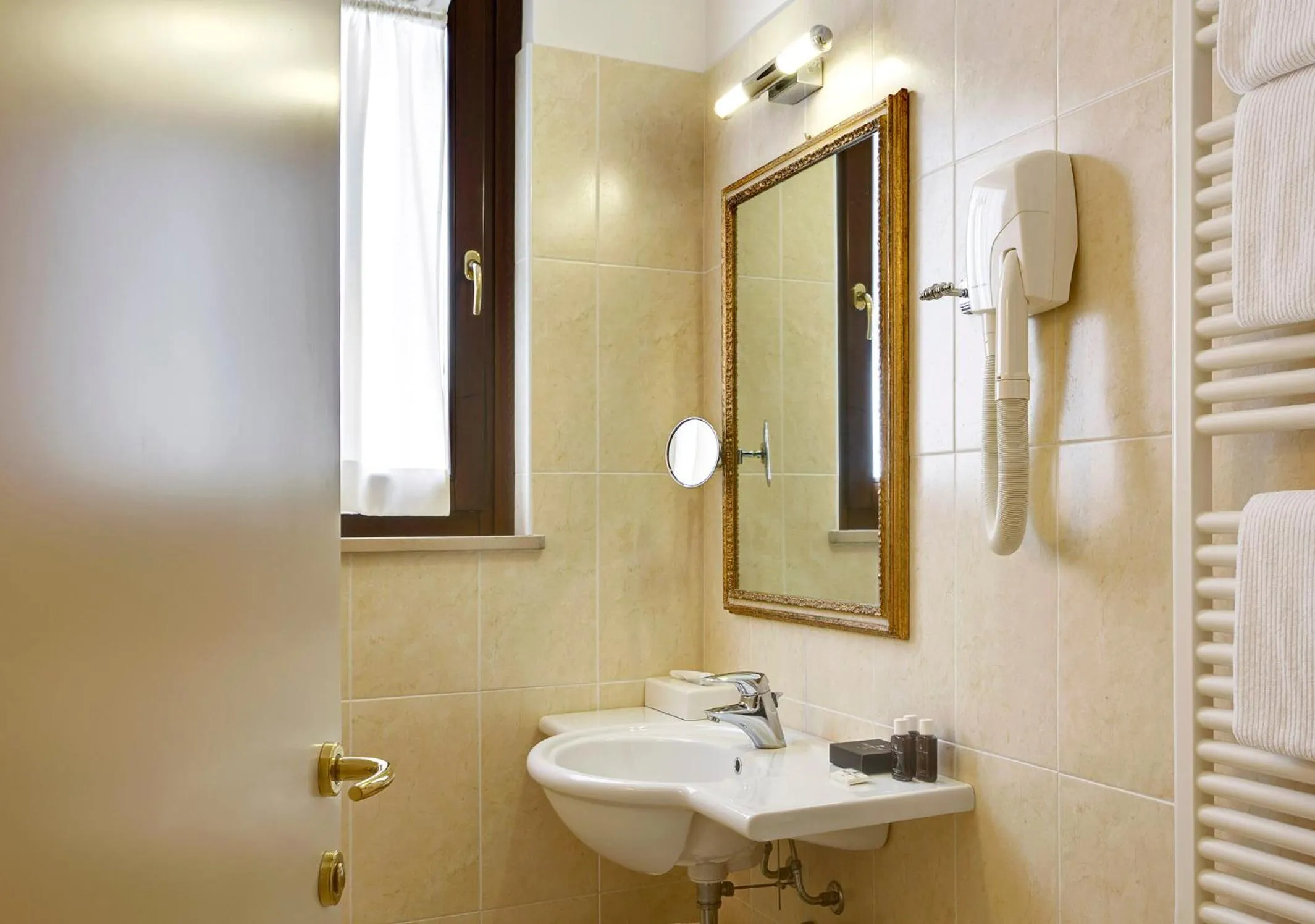 Bathroom in Villa Cattani Stuart XVII secolo