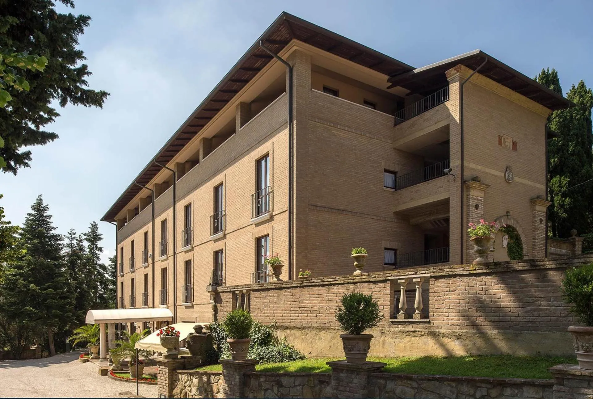 Property building in Villa Cattani Stuart XVII secolo