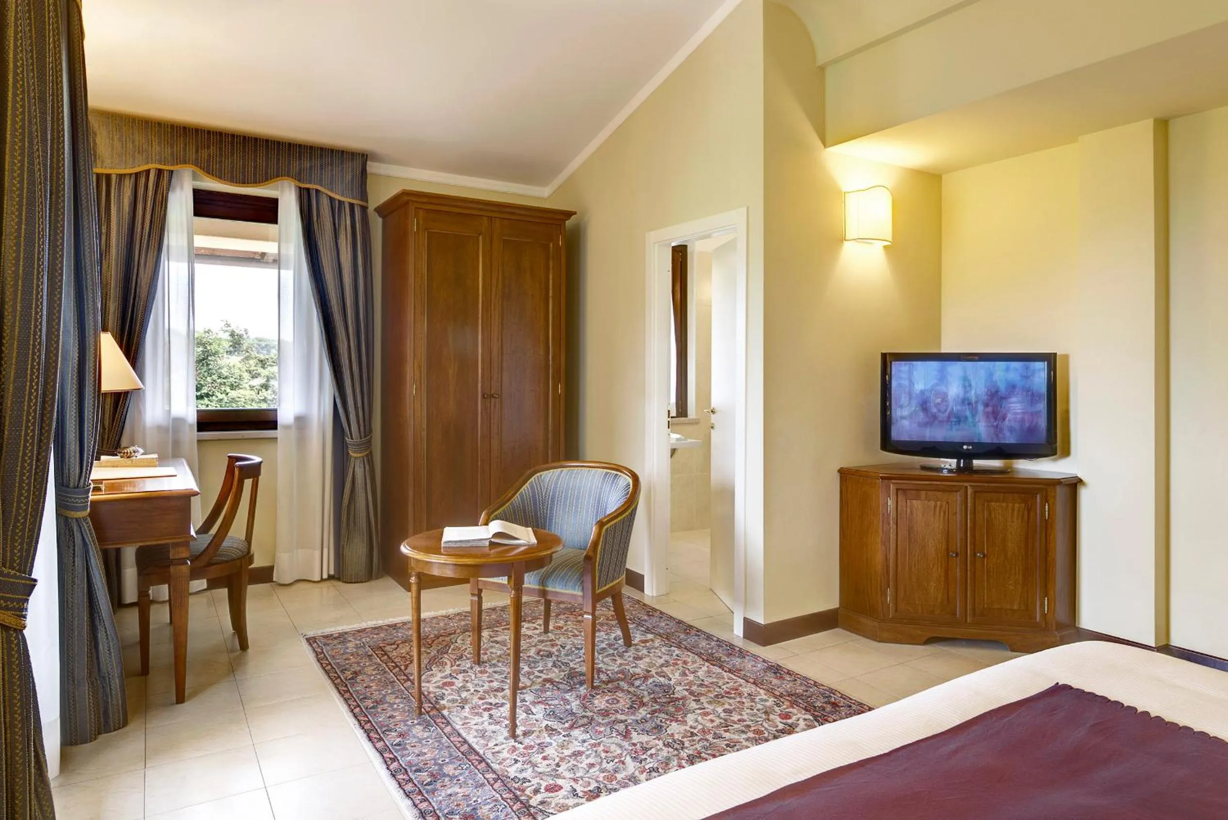 Bed in Villa Cattani Stuart XVII secolo