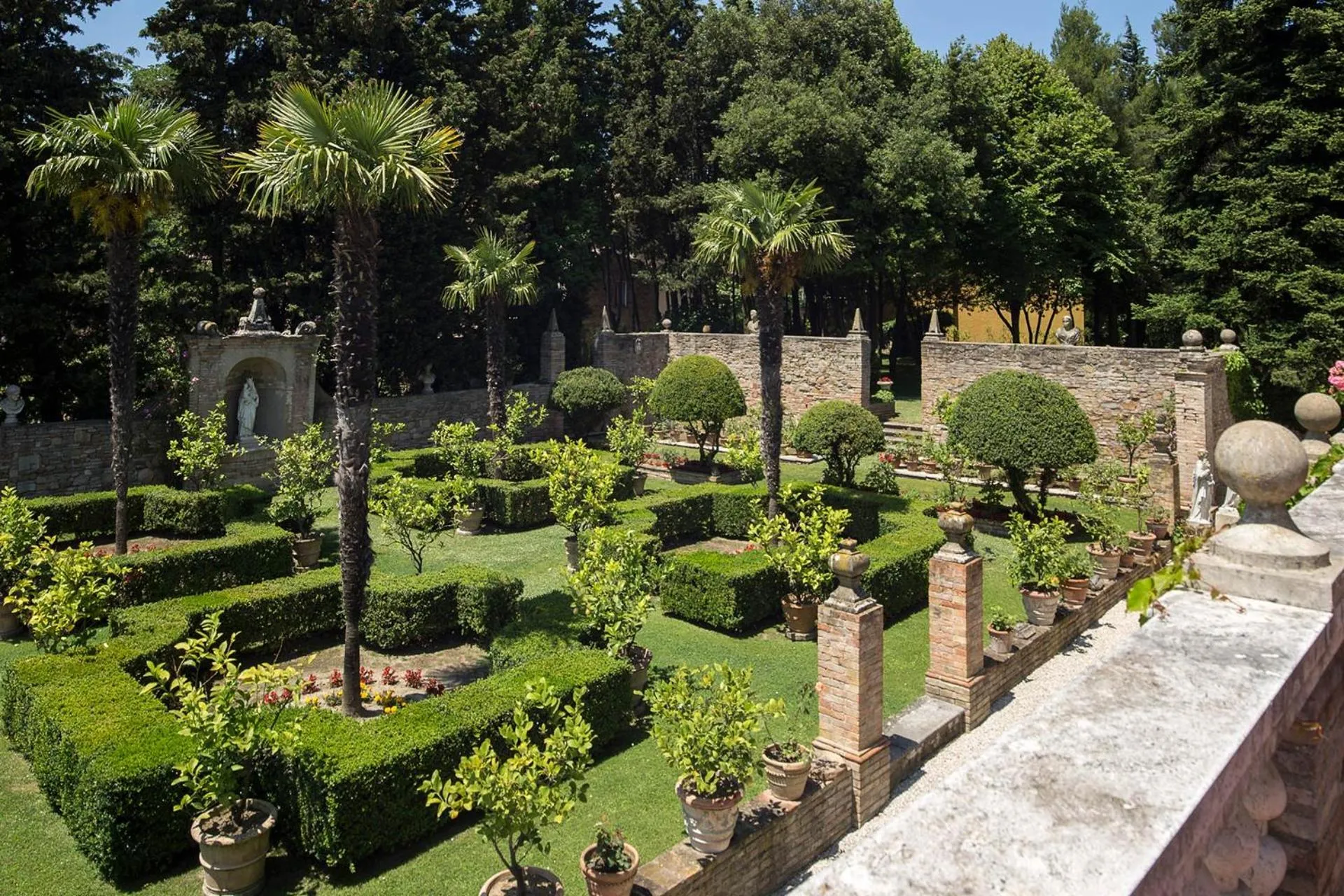 Garden in Villa Cattani Stuart XVII secolo