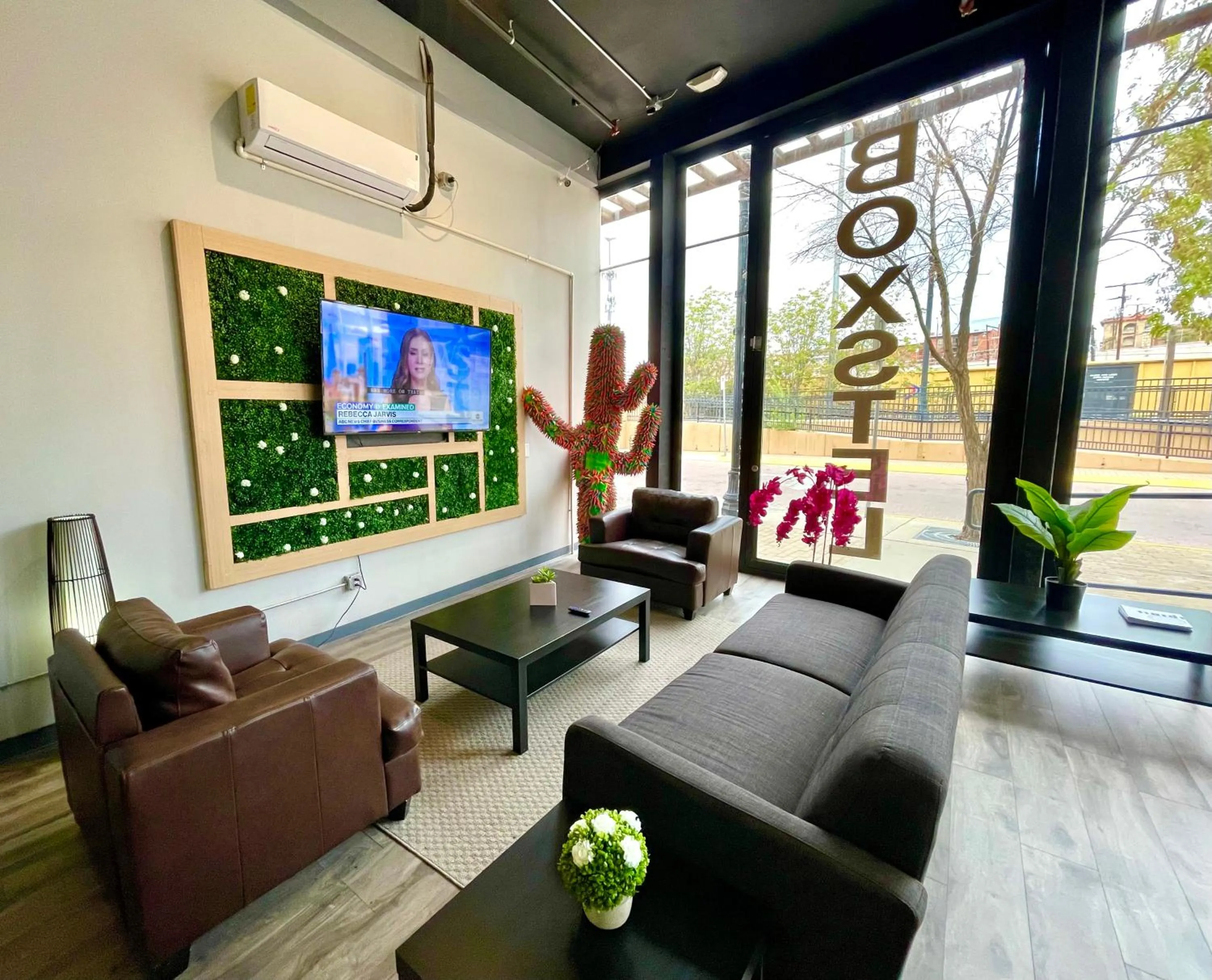 Communal lounge/ TV room in Boxstel - Modern Stay Hotel Downtown El Paso
