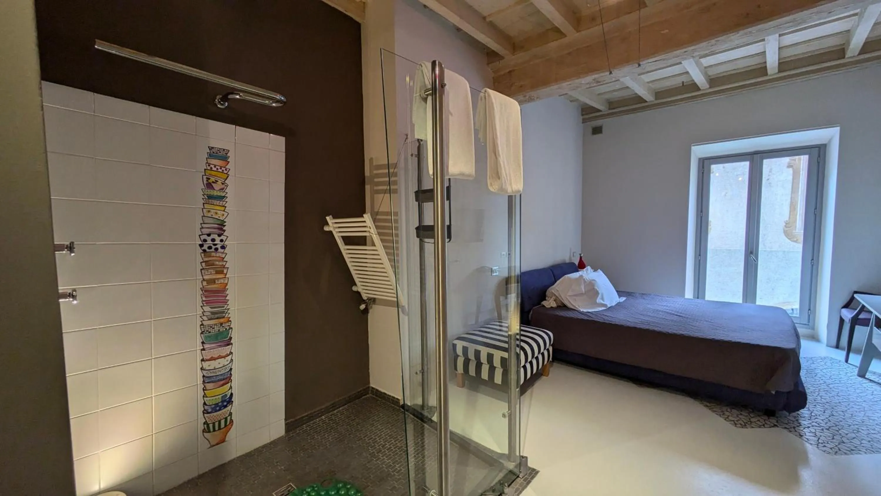 Shower, Bed in Hotel Aracoeli