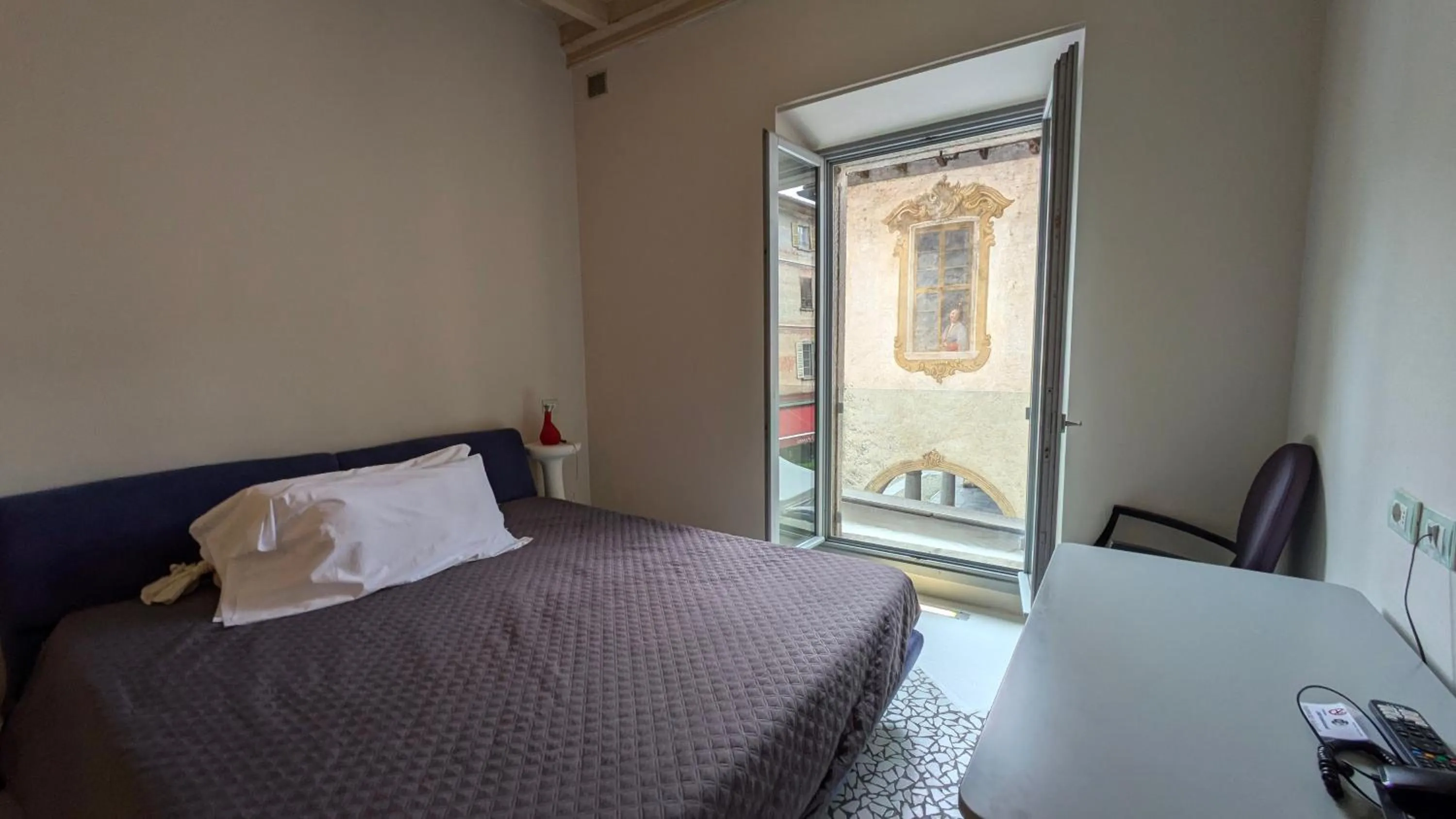 View (from property/room), Bed in Hotel Aracoeli