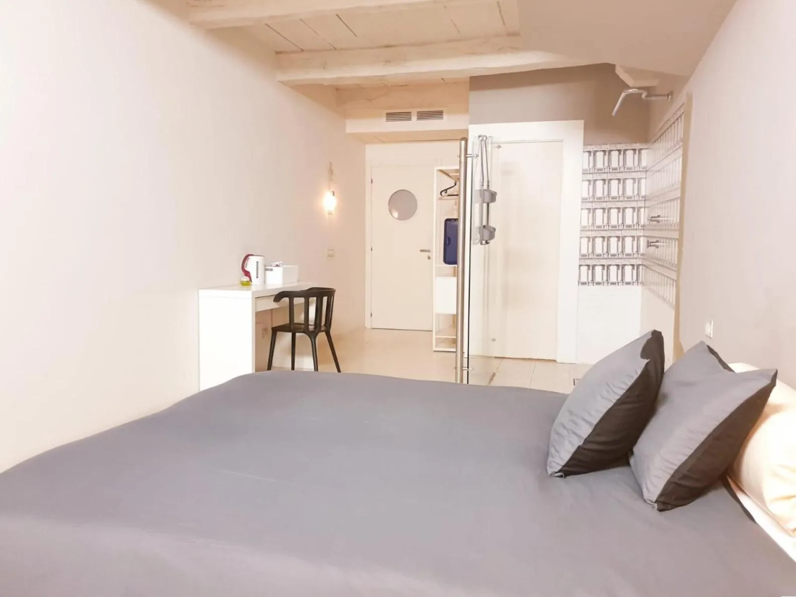 Shower, Bed in Hotel Aracoeli