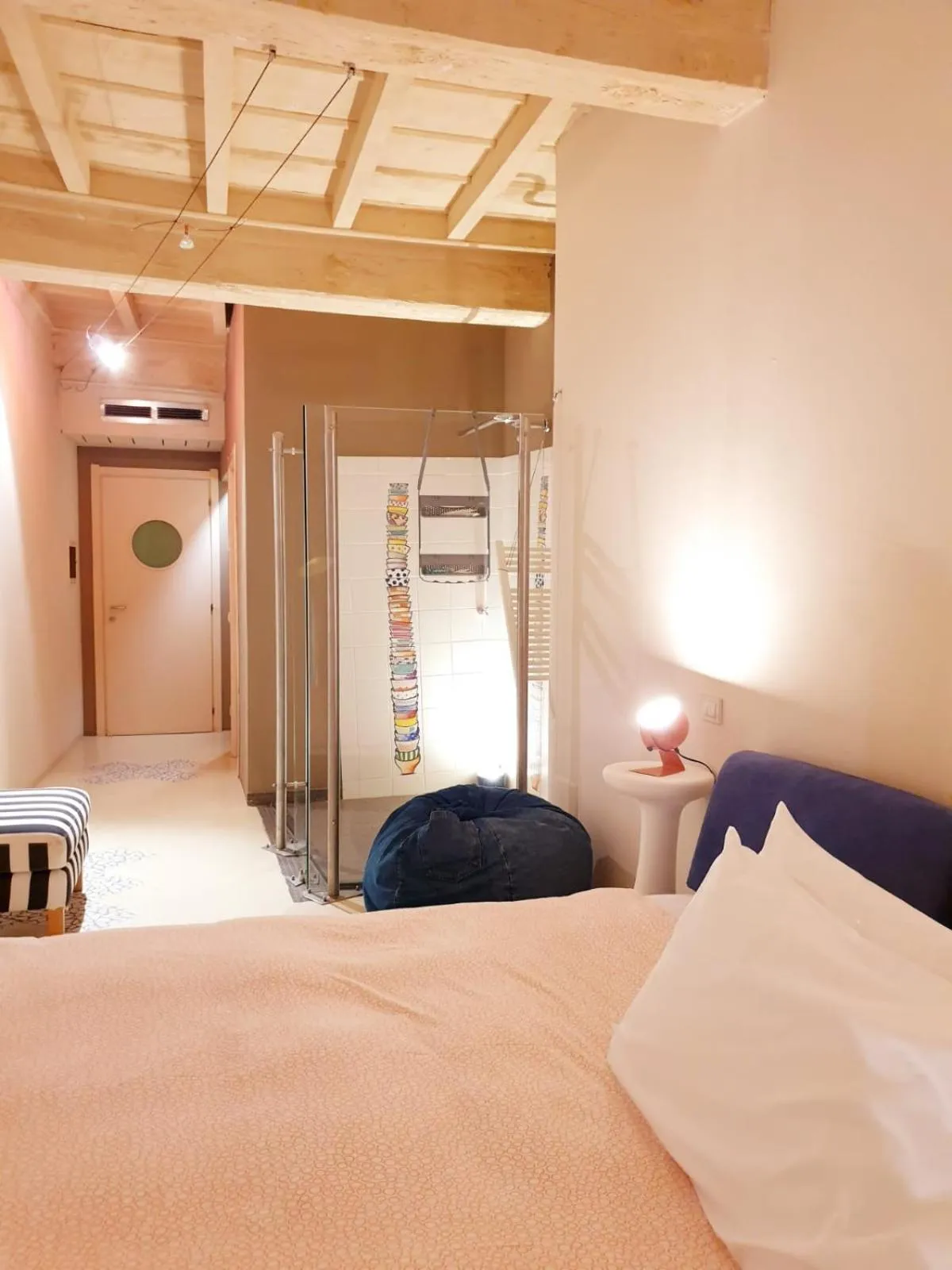 Shower, Bed in Hotel Aracoeli