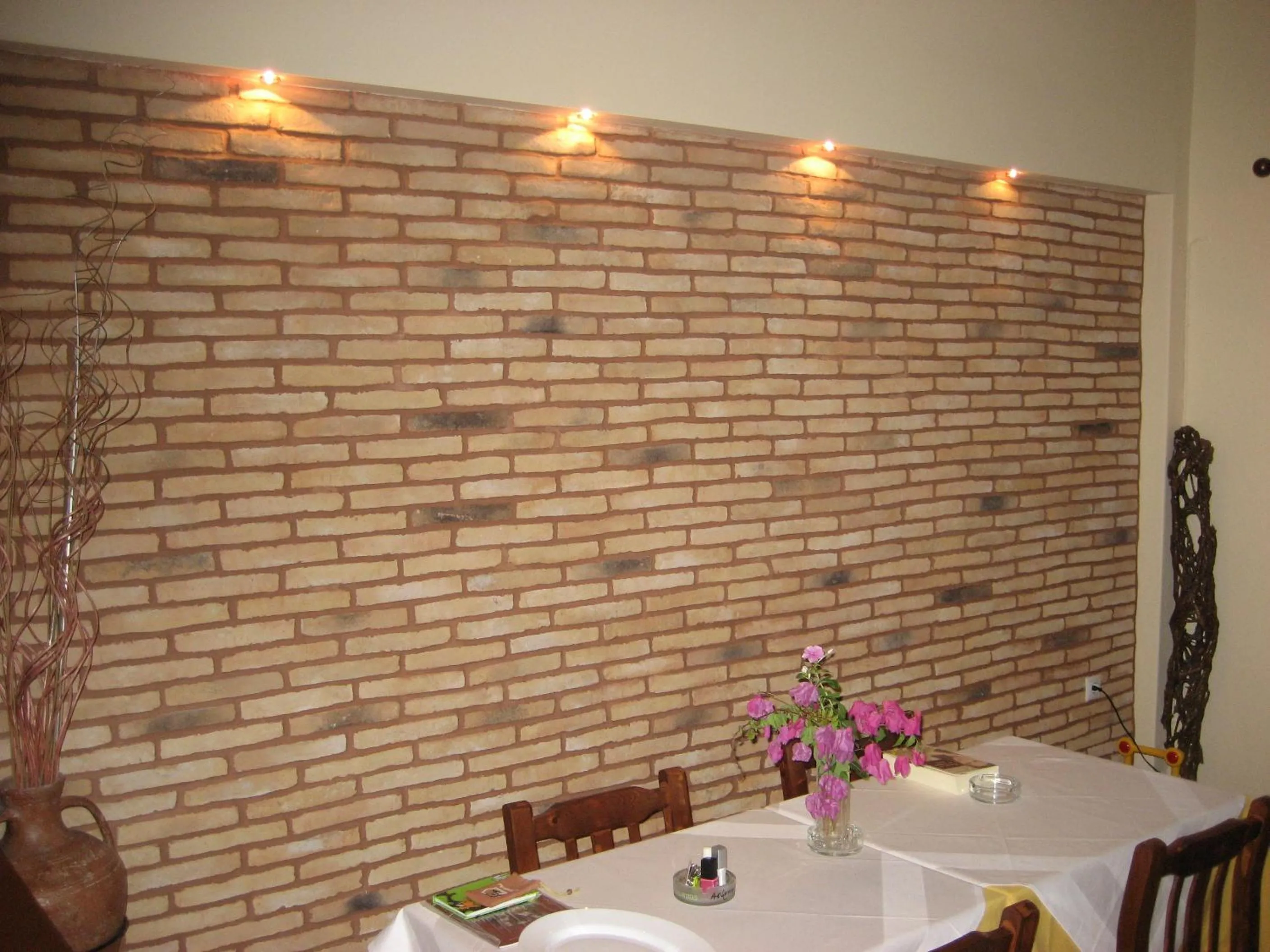 Restaurant/places to eat in Thalia Hotel