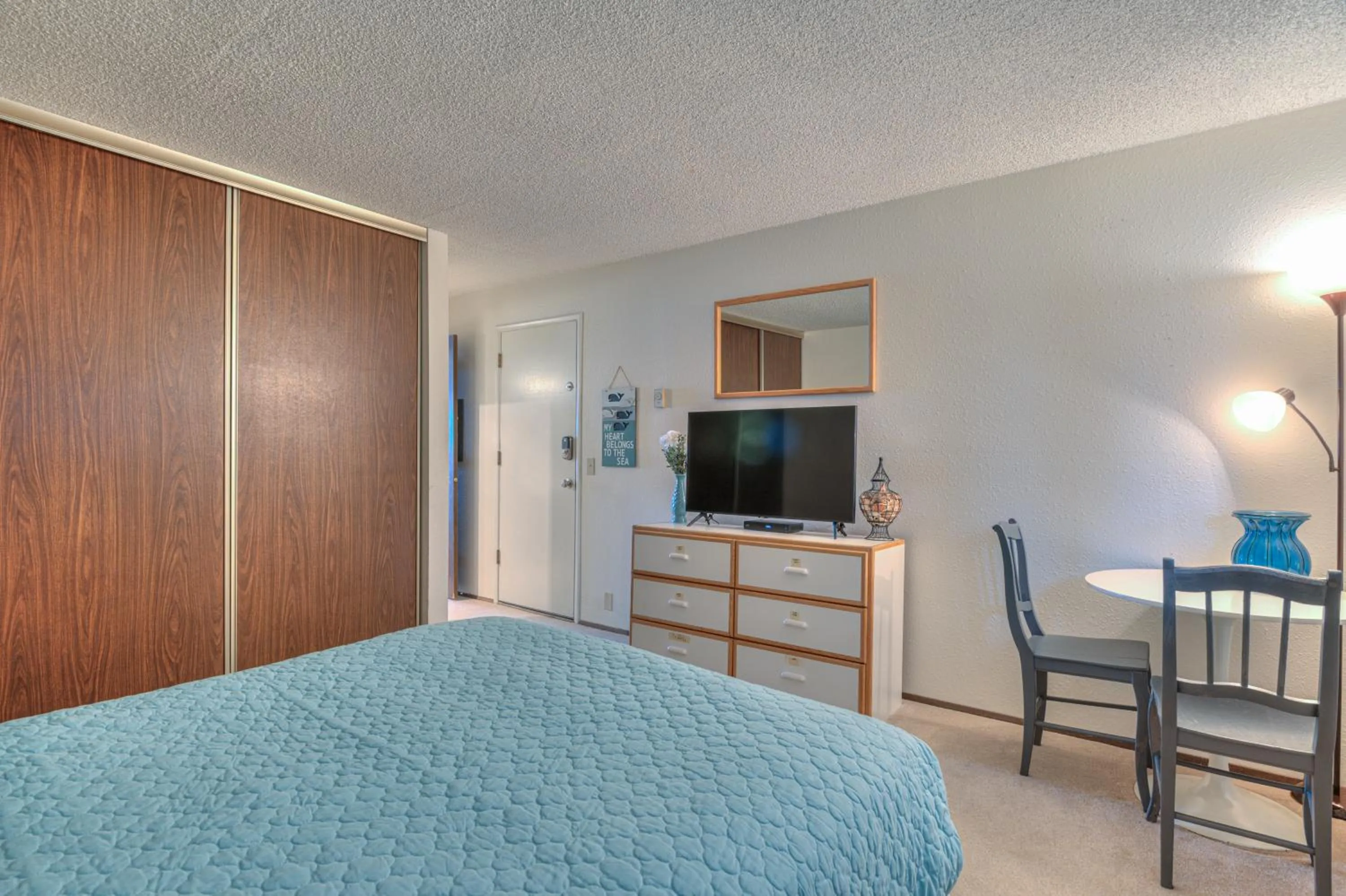 Bed in Surftides Plaza Rentals