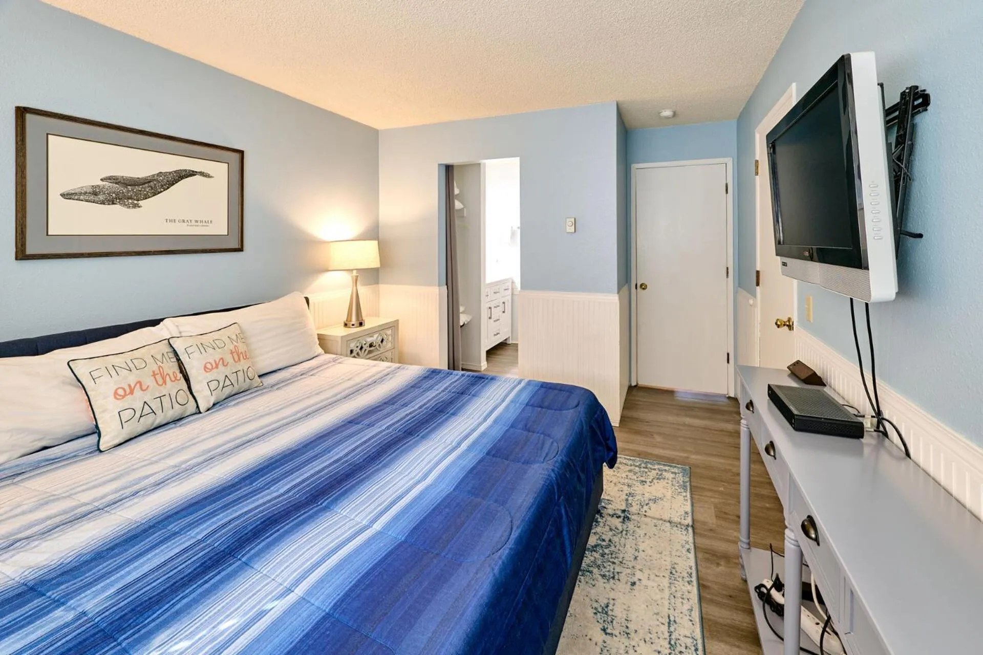 Bed in Surftides Plaza Rentals