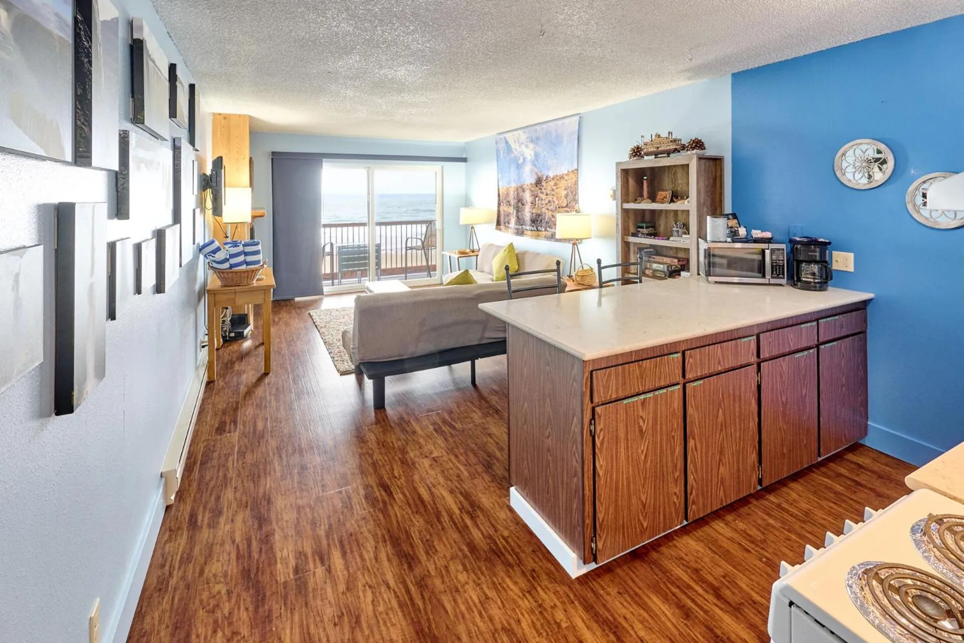 Kitchen or kitchenette in Surftides Plaza Rentals