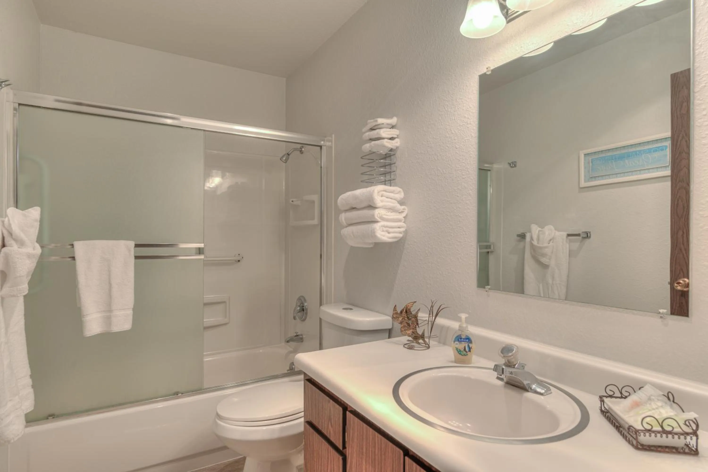 Shower in Surftides Plaza Rentals