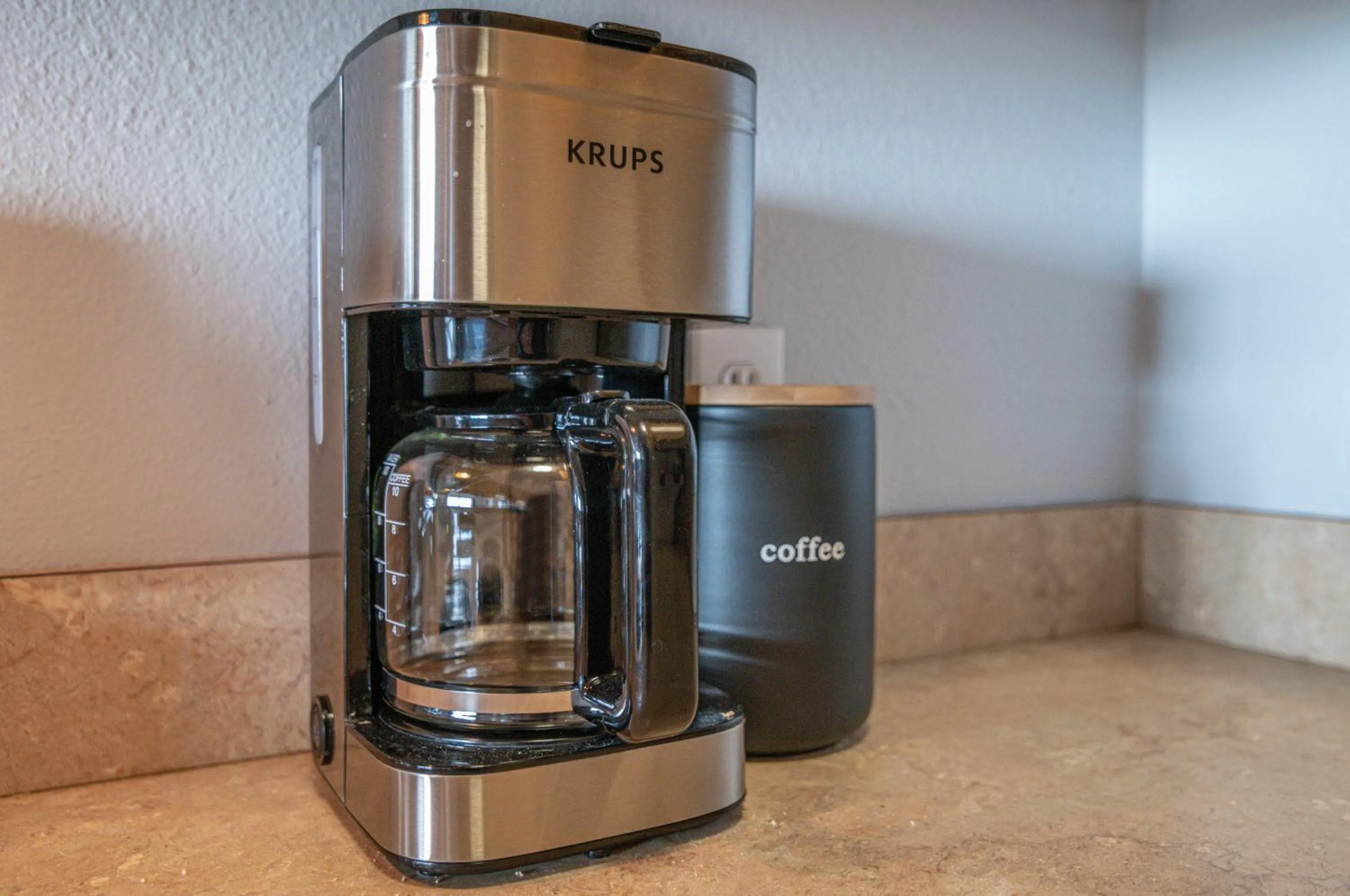 Coffee/tea facilities in Surftides Plaza Rentals