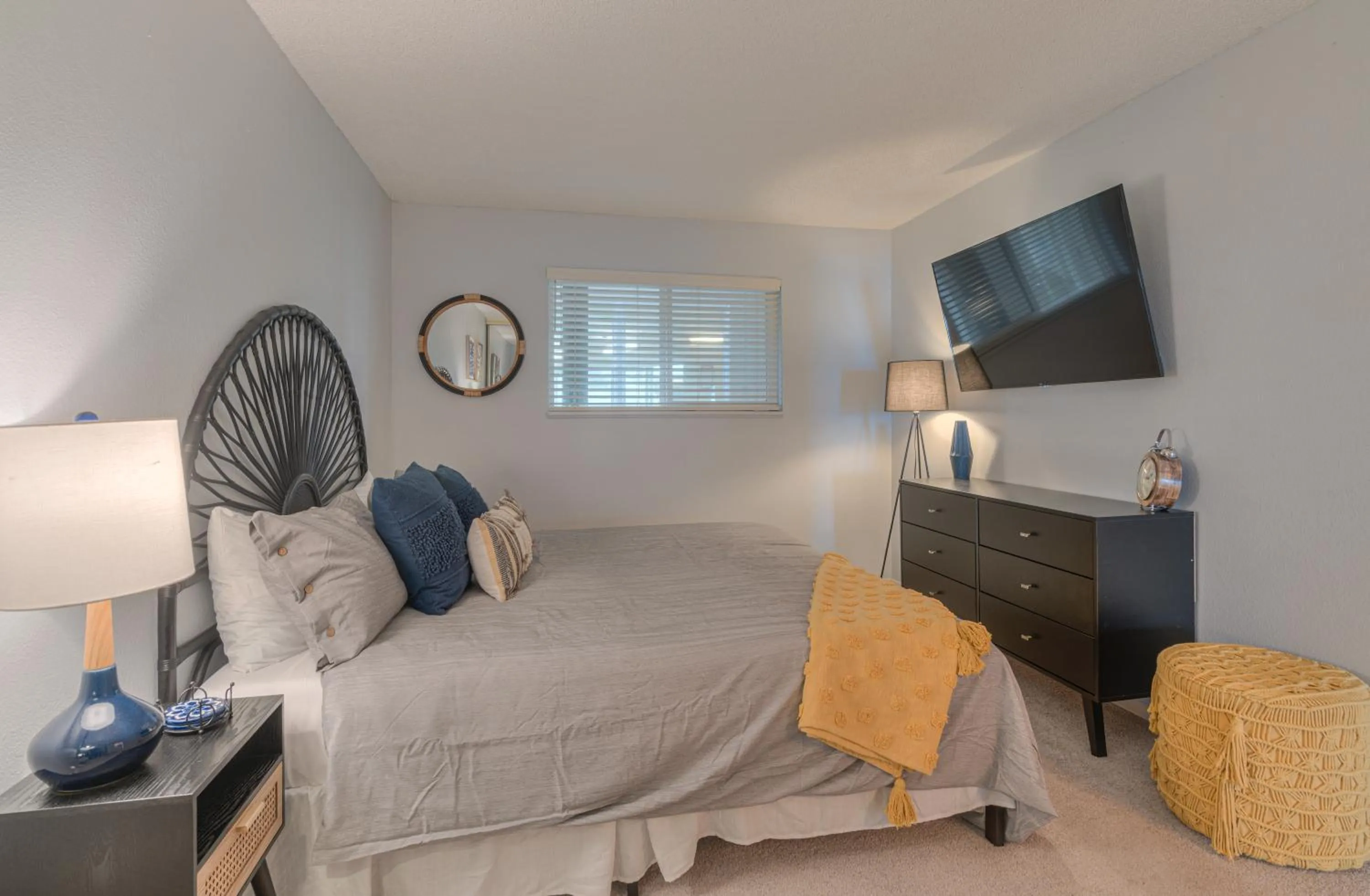 Bed in Surftides Plaza Rentals